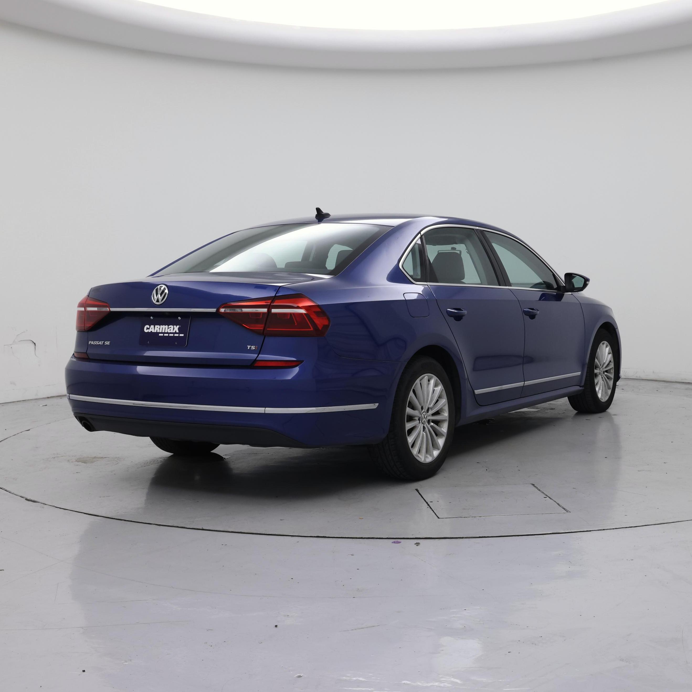 Thumbnail: 2017 Volkswagen Passat - 8