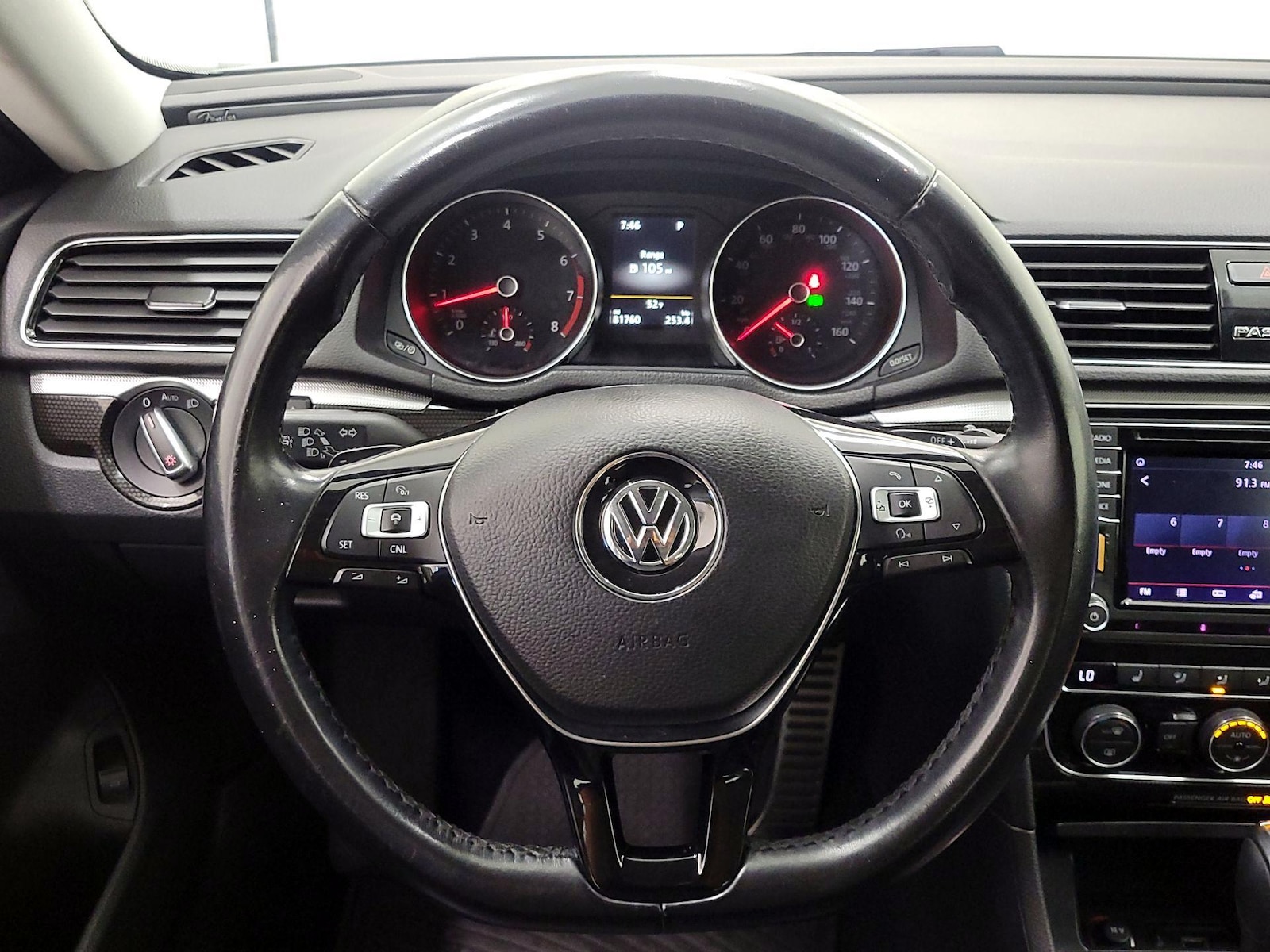 2019 Volkswagen Passat SE R-Line - Photo 11