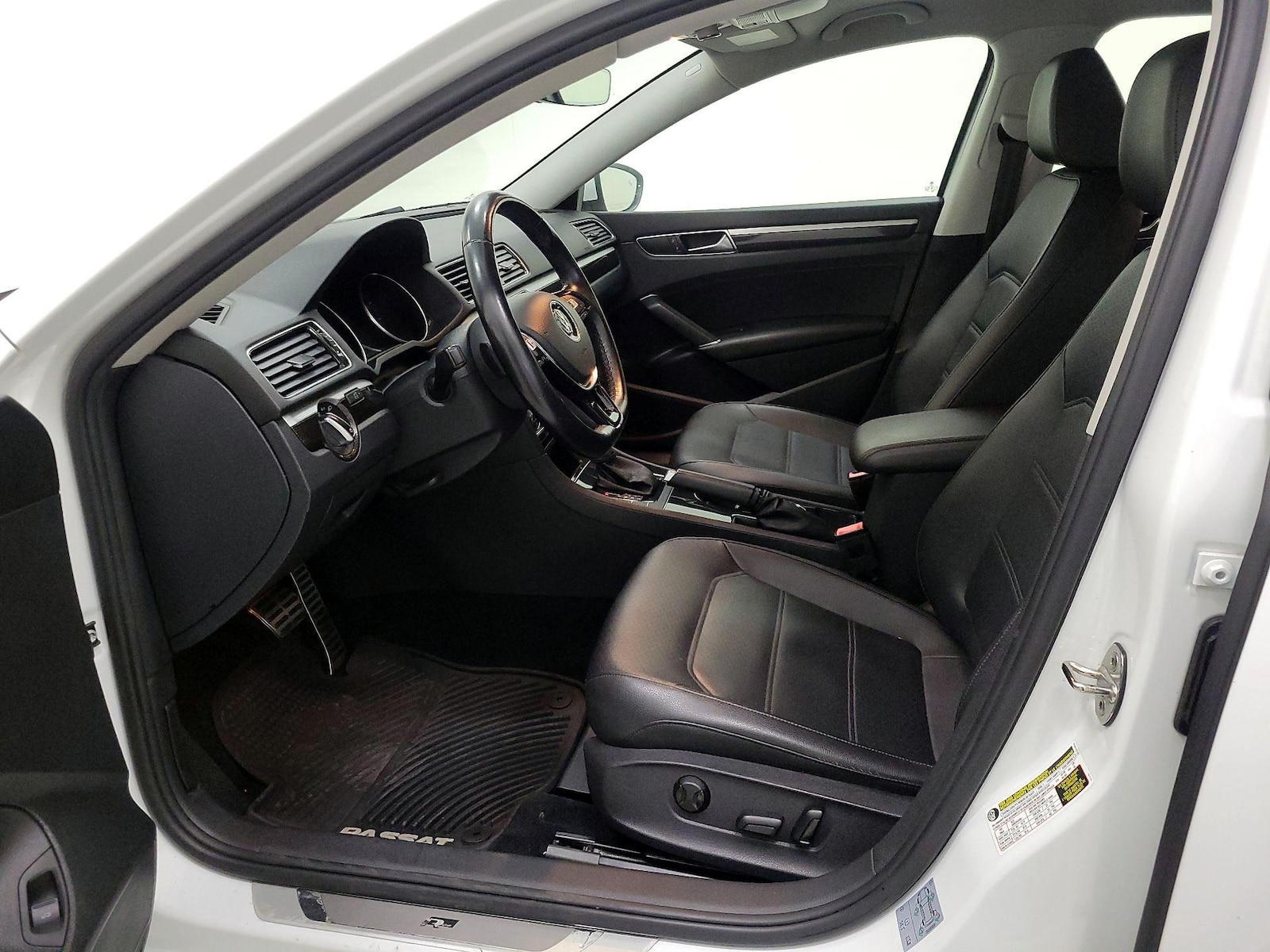 2019 Volkswagen Passat SE R-Line - Photo 12