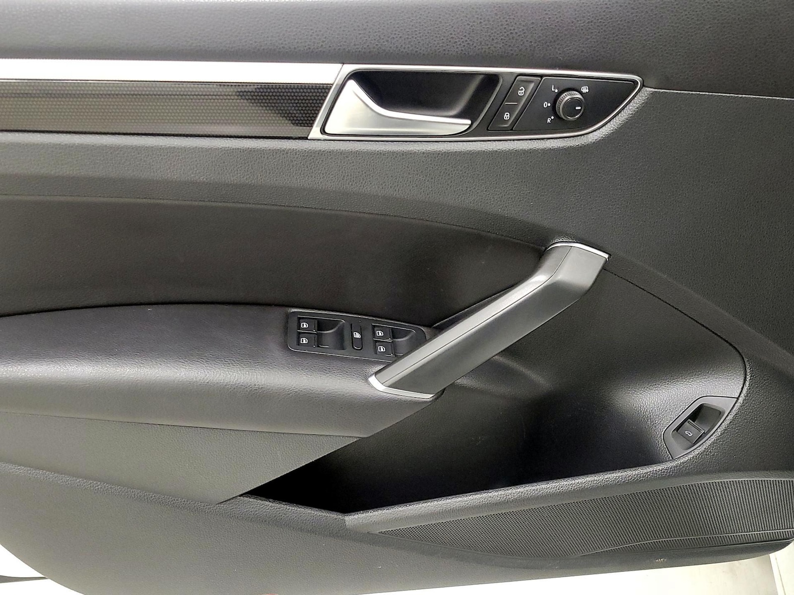 2019 Volkswagen Passat SE R-Line - Photo 13