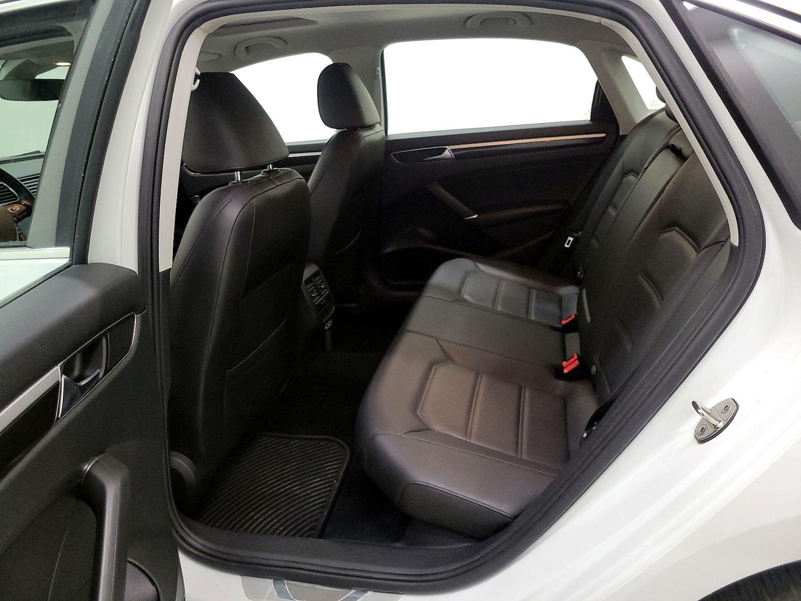 2019 Volkswagen Passat SE R-Line - Photo 21