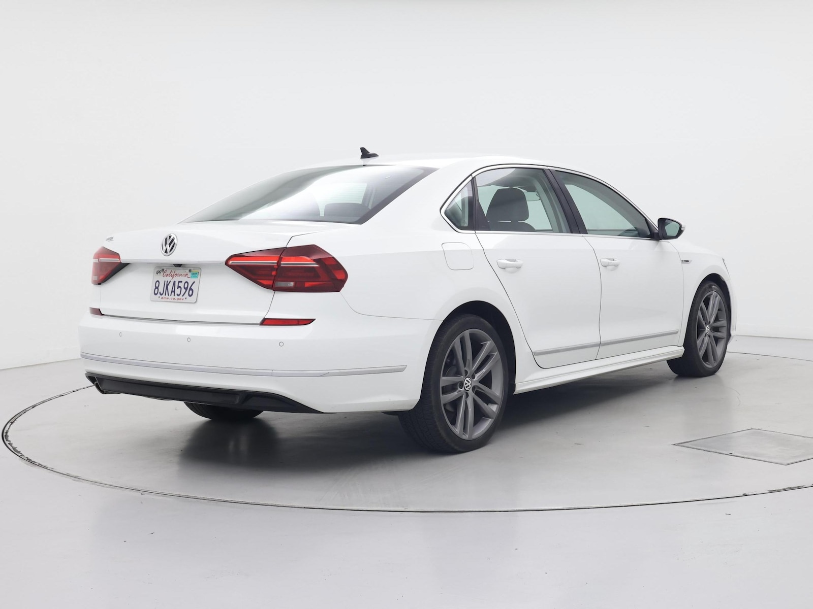 2019 Volkswagen Passat SE R-Line - Photo 9