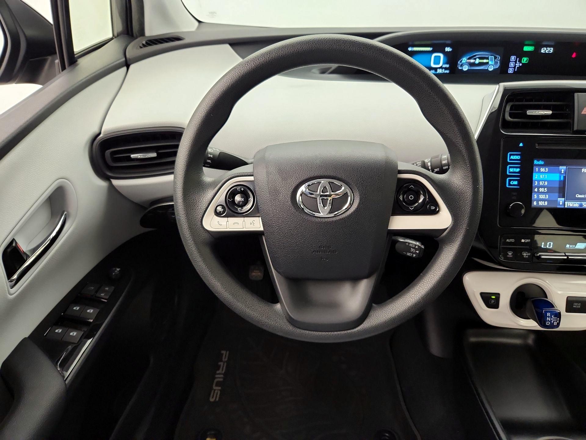 Thumbnail: 2016 Toyota Prius - 10
