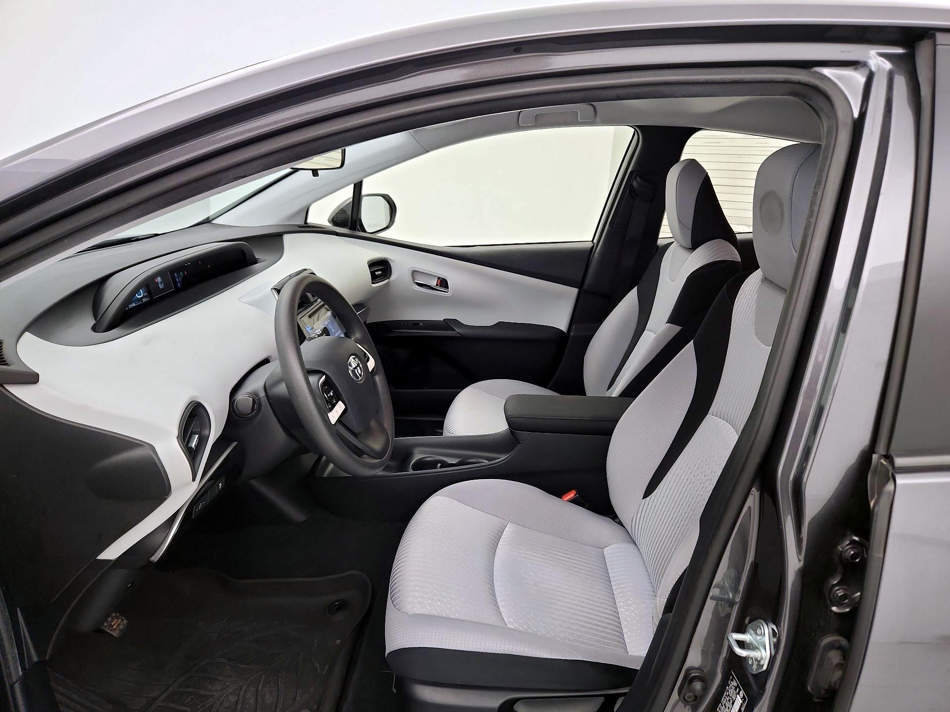 Thumbnail: 2016 Toyota Prius - 11
