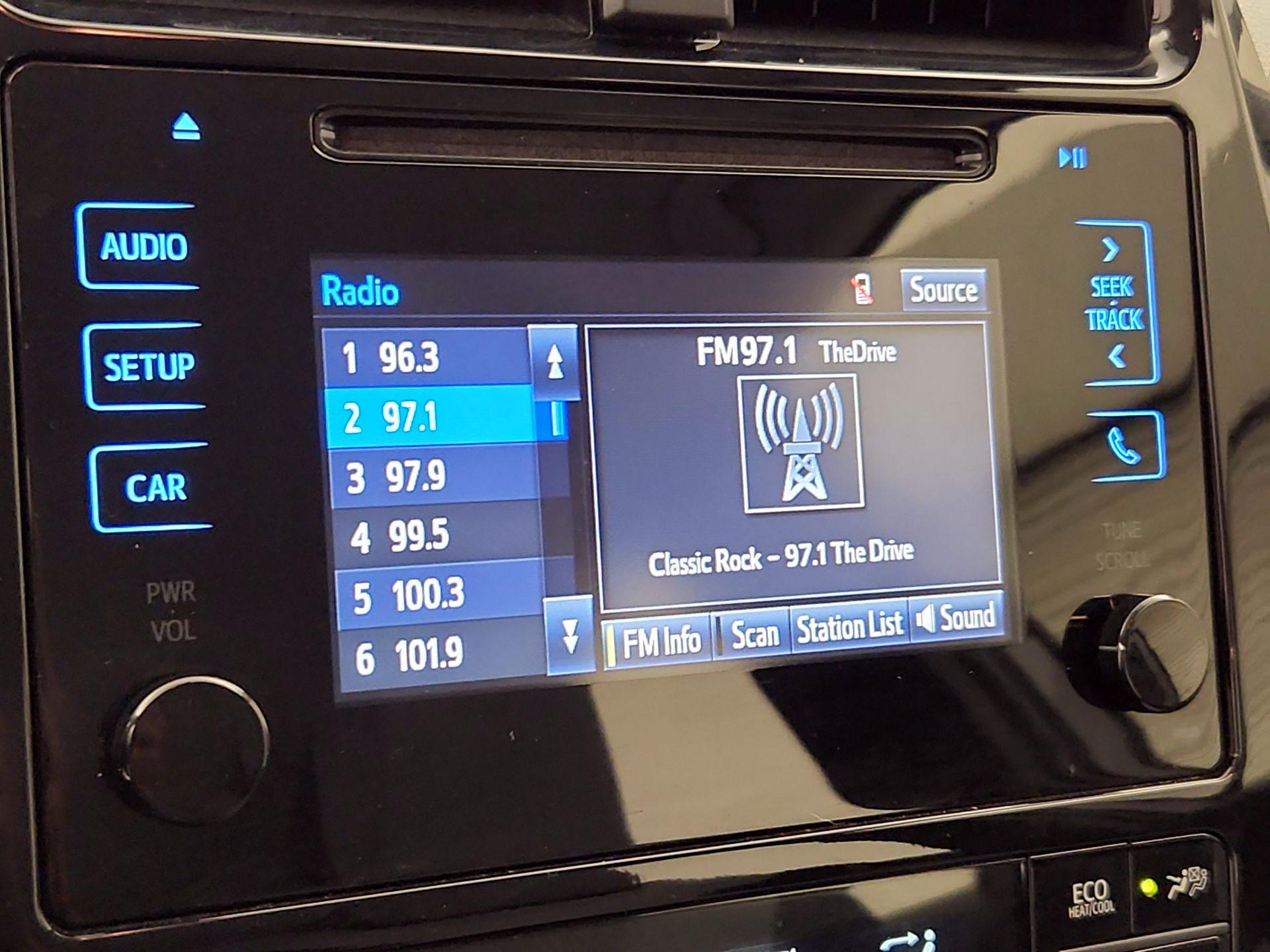Thumbnail: 2016 Toyota Prius - 15