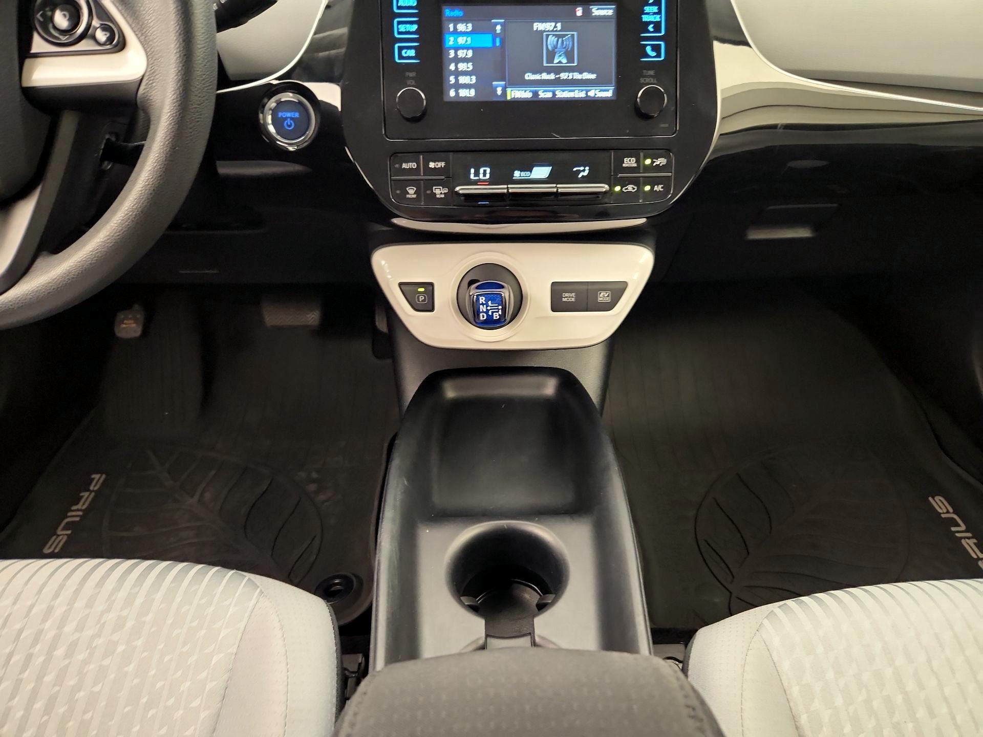 Thumbnail: 2016 Toyota Prius - 17