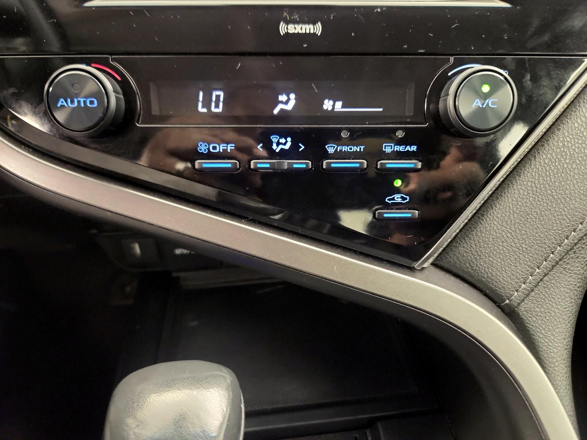 Thumbnail: 2020 Toyota Camry - 16
