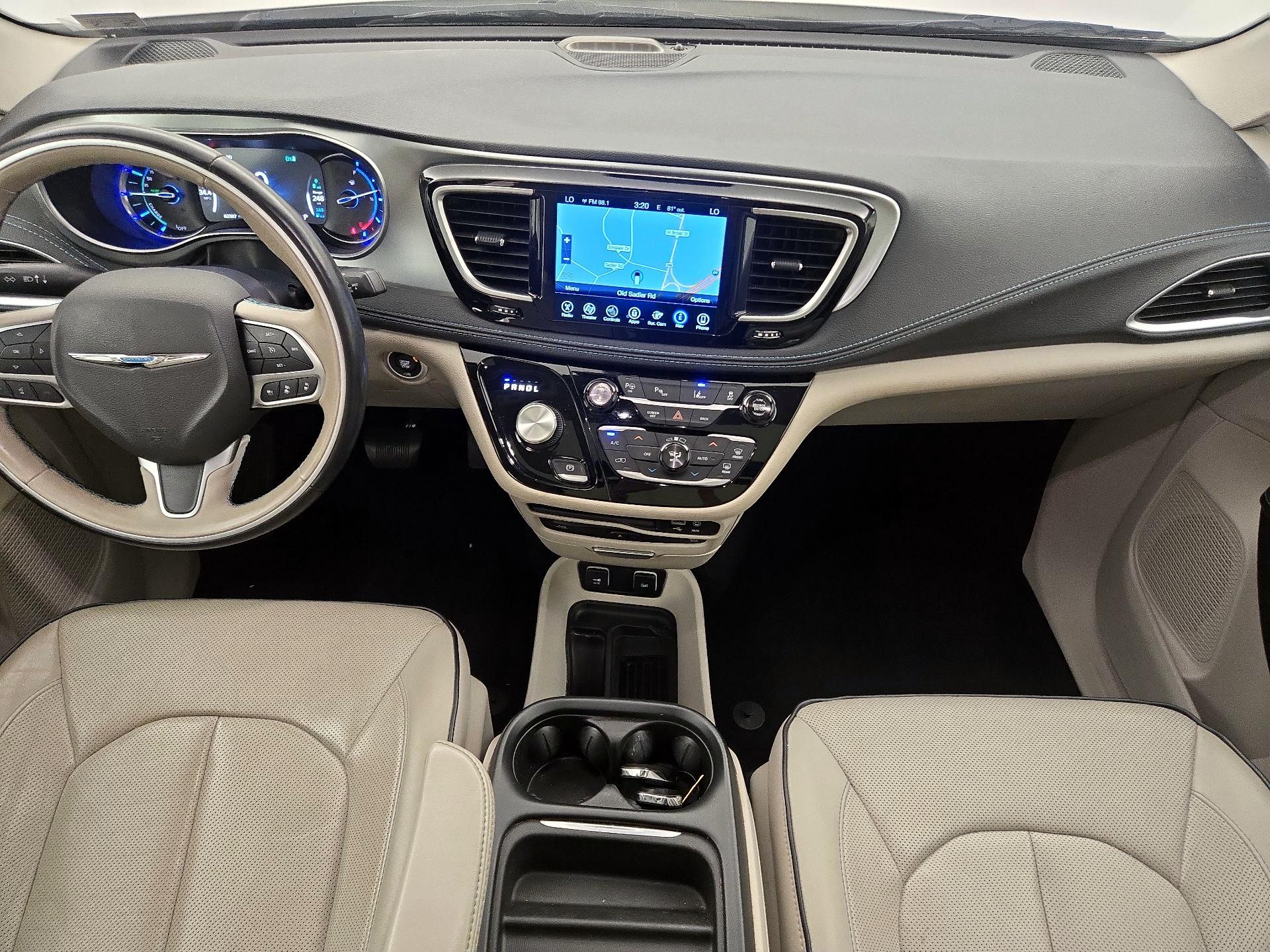 Thumbnail: 2017 Chrysler Pacifica - 9