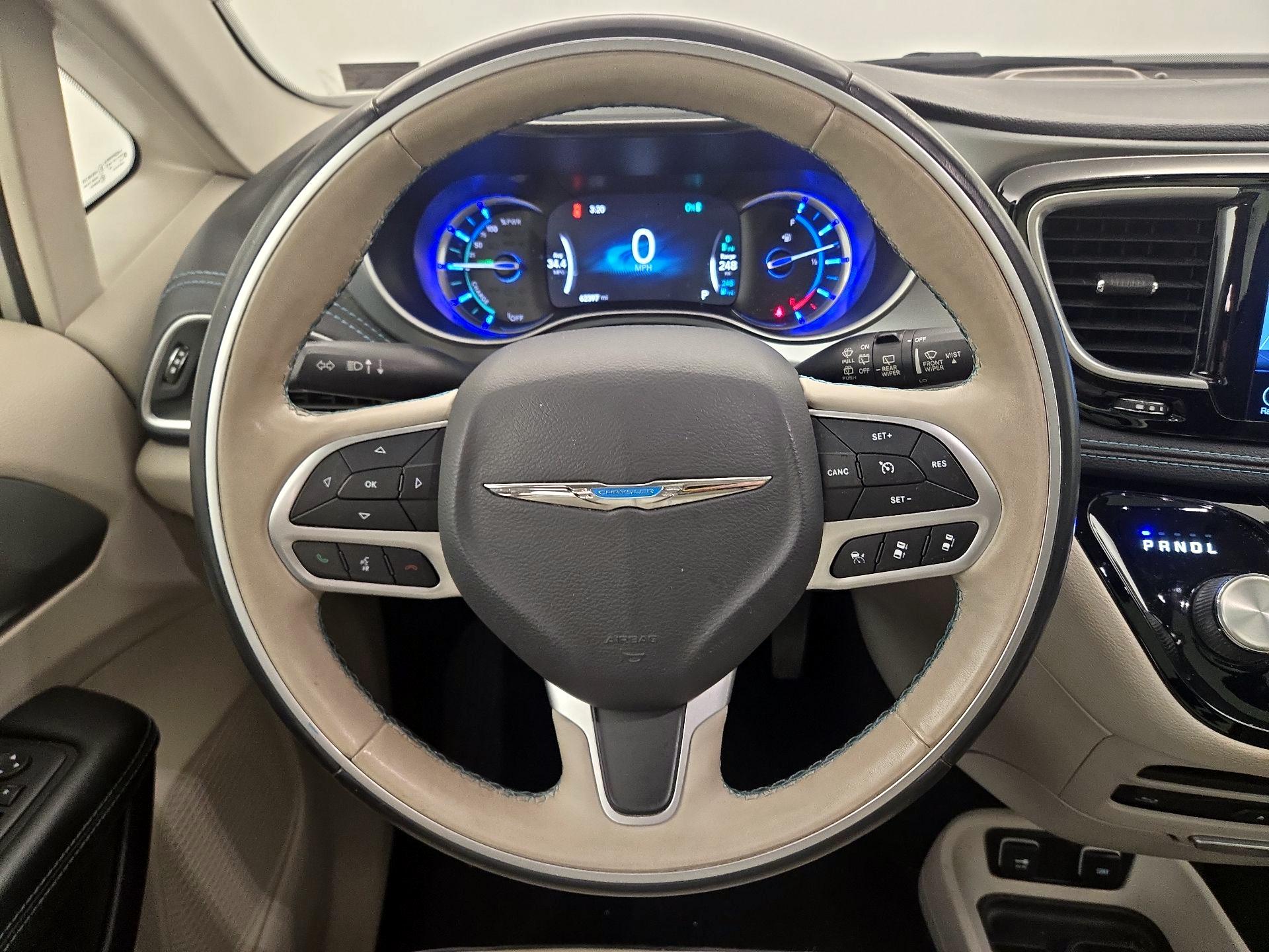 Thumbnail: 2017 Chrysler Pacifica - 10