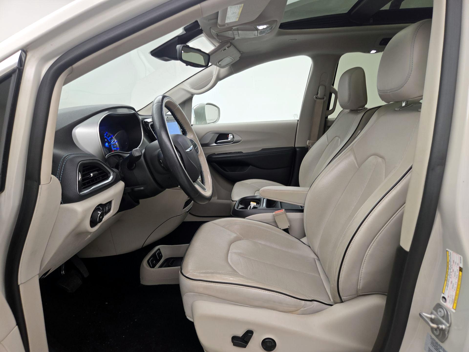 Thumbnail: 2017 Chrysler Pacifica - 11
