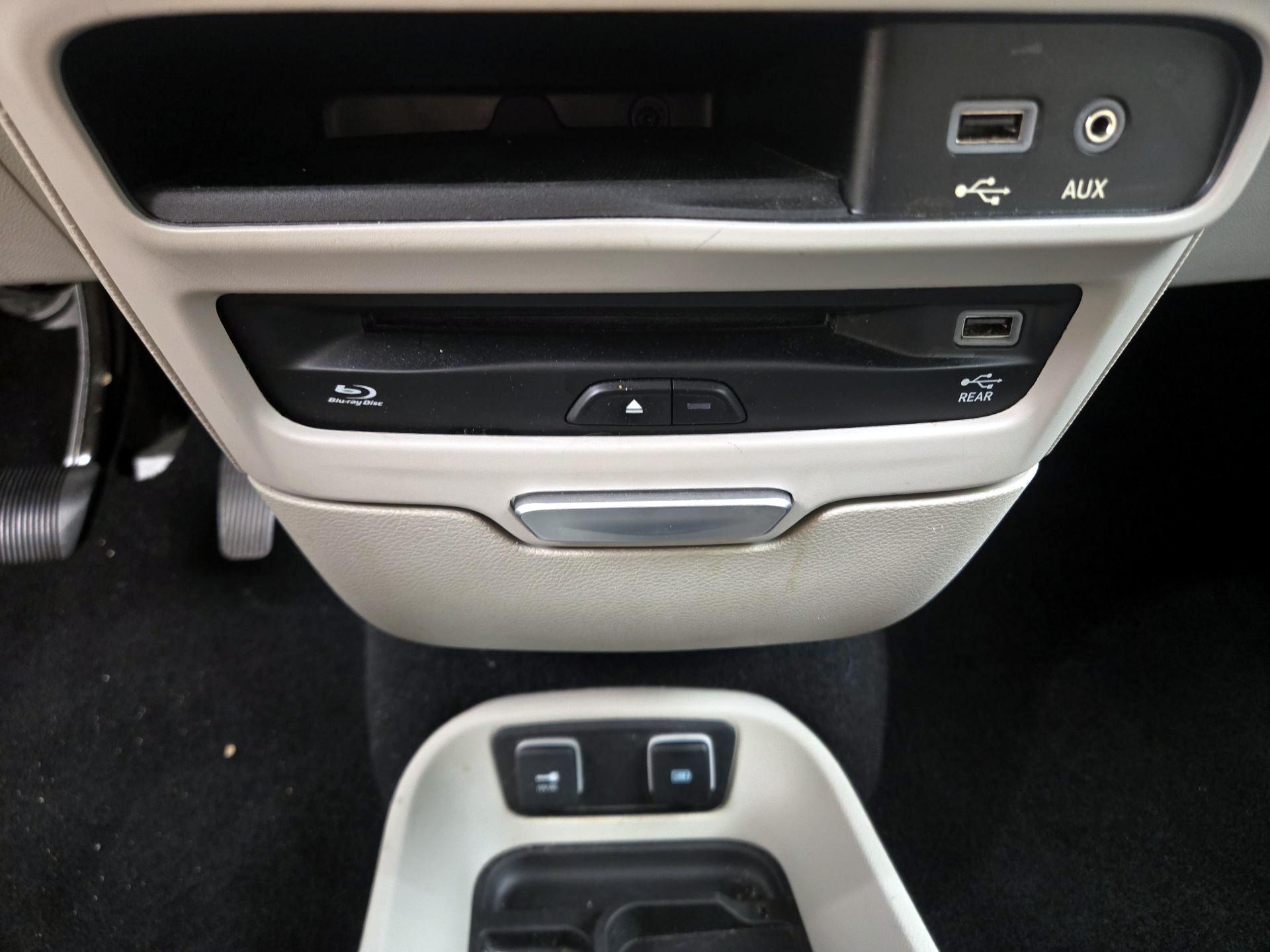 Thumbnail: 2017 Chrysler Pacifica - 19