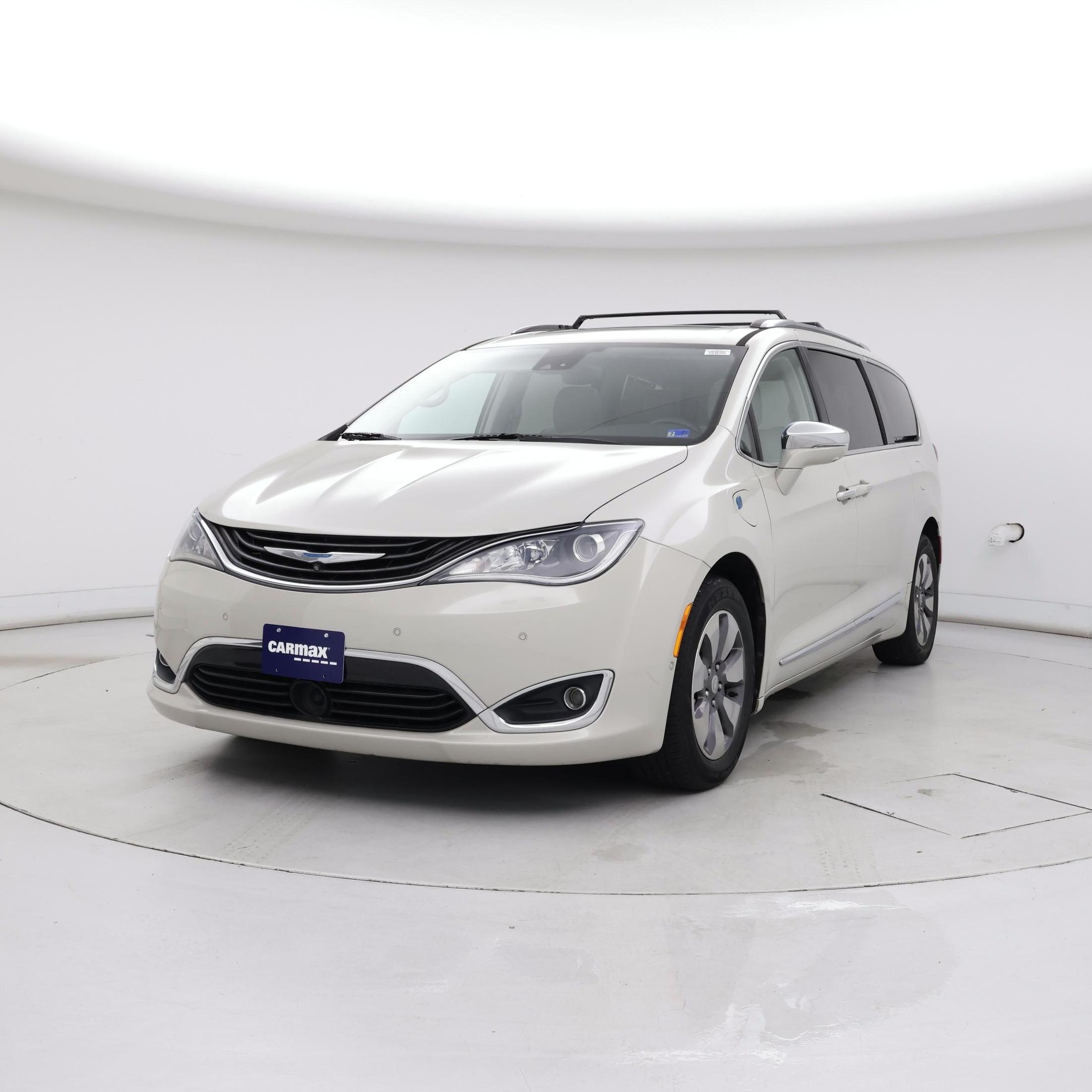 Thumbnail: 2017 Chrysler Pacifica - 4