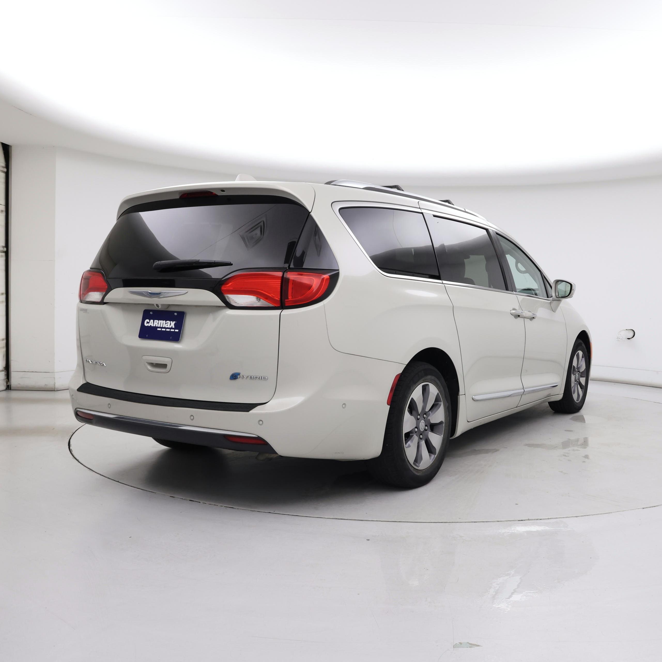 Thumbnail: 2017 Chrysler Pacifica - 8