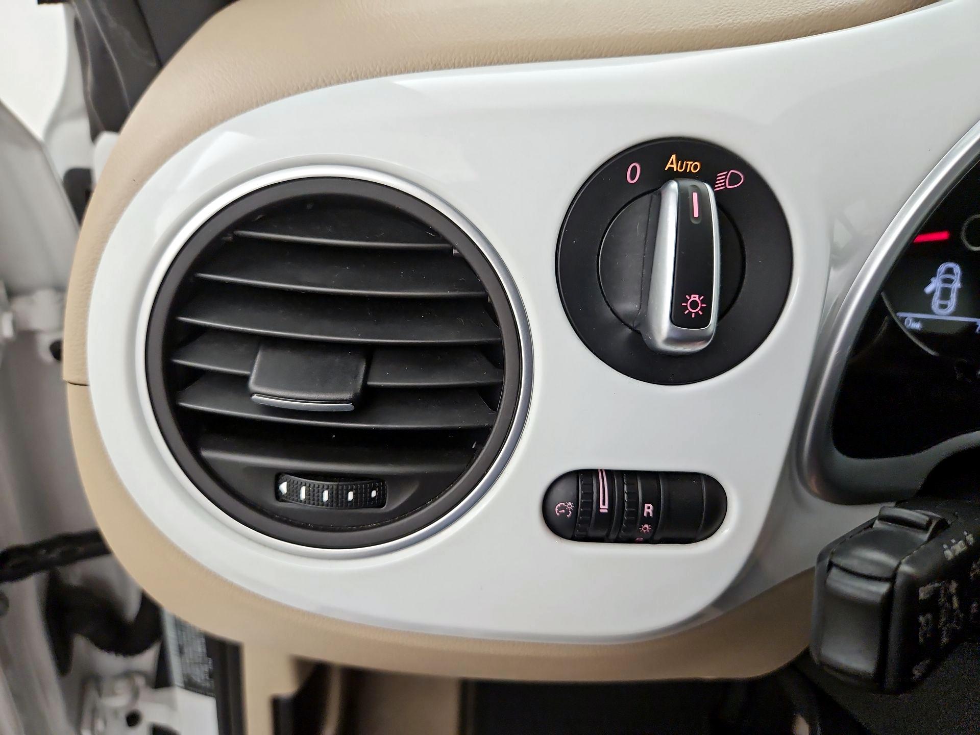 Thumbnail: 2017 Volkswagen Beetle - 13