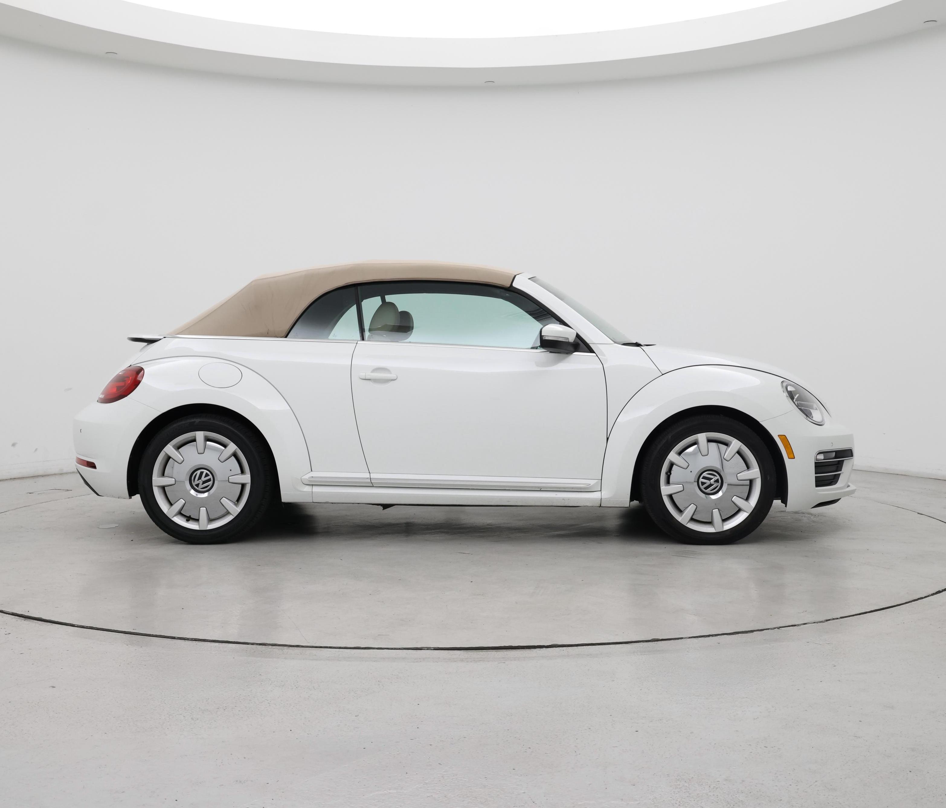 Thumbnail: 2017 Volkswagen Beetle - 7