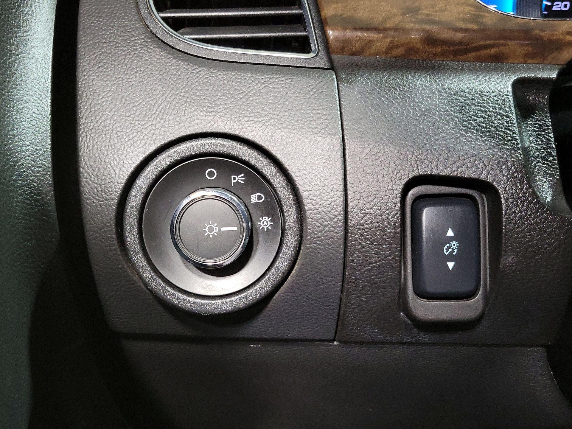 Thumbnail: 2014 Ford Taurus - 13