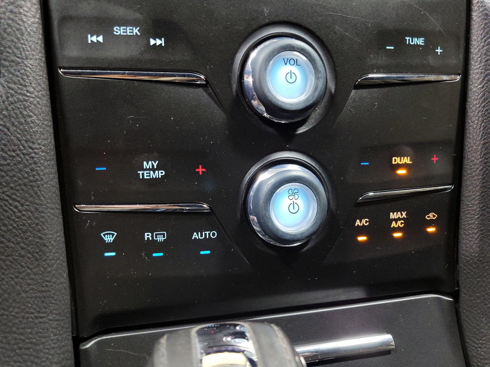Thumbnail: 2014 Ford Taurus - 16