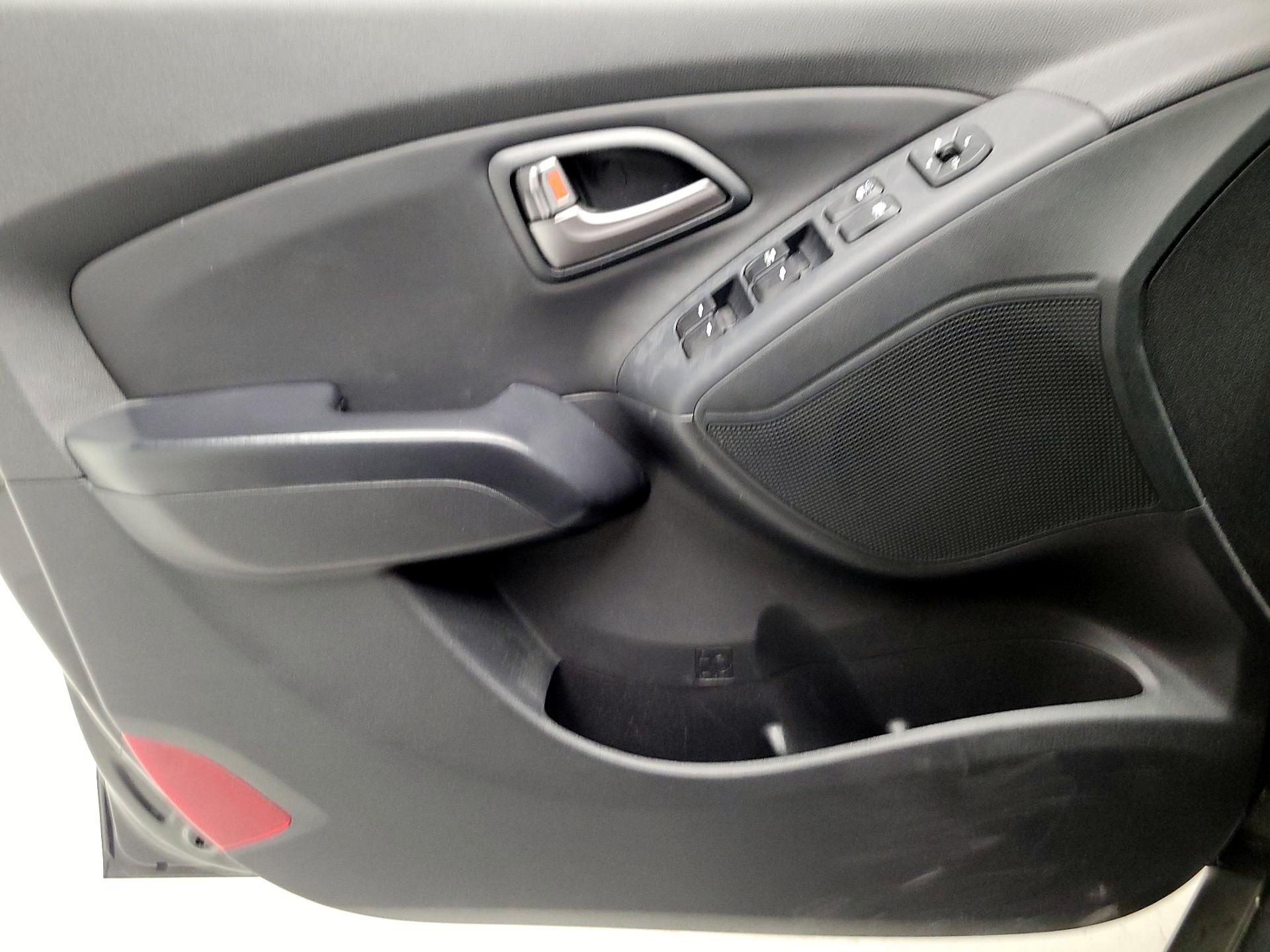 Thumbnail: 2015 Hyundai Tucson - 12