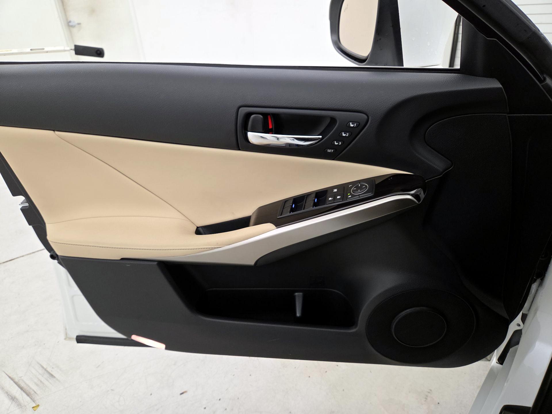 Thumbnail: 2014 Lexus IS - 12