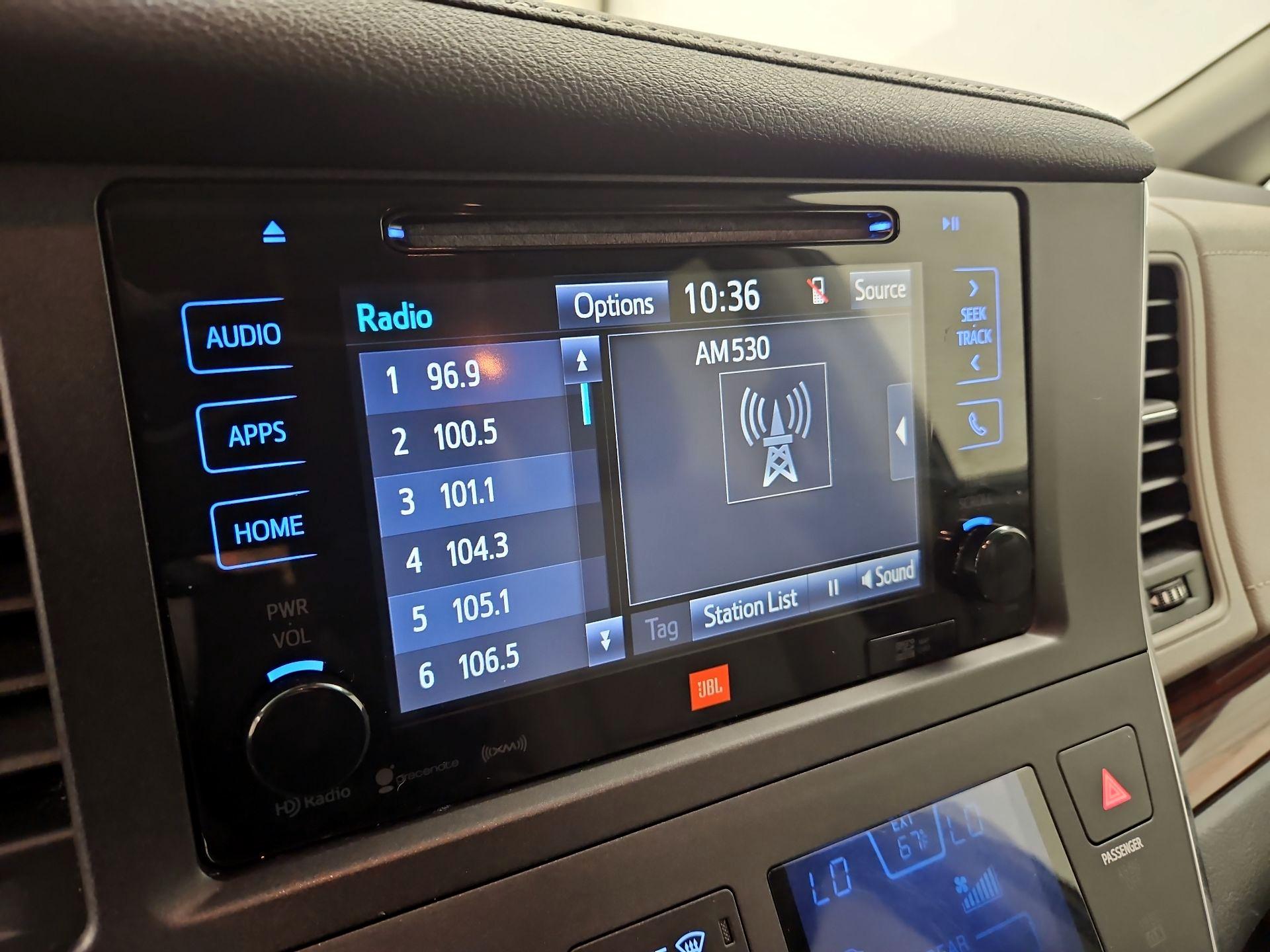 Thumbnail: 2017 Toyota Sienna - 15