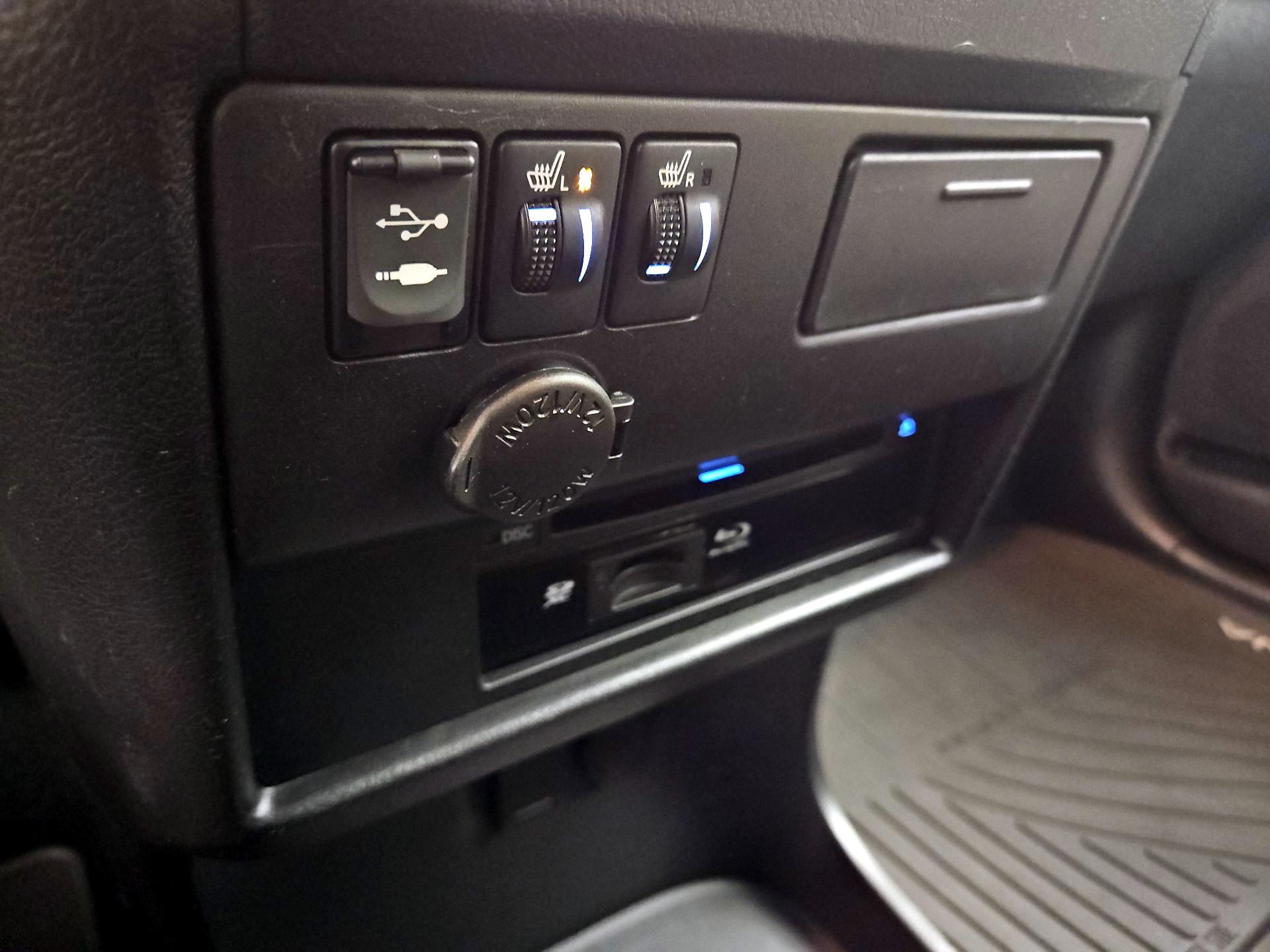 Thumbnail: 2017 Toyota Sienna - 18