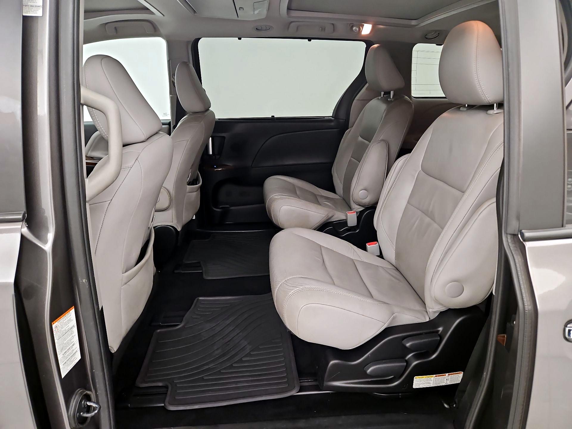 Thumbnail: 2017 Toyota Sienna - 20