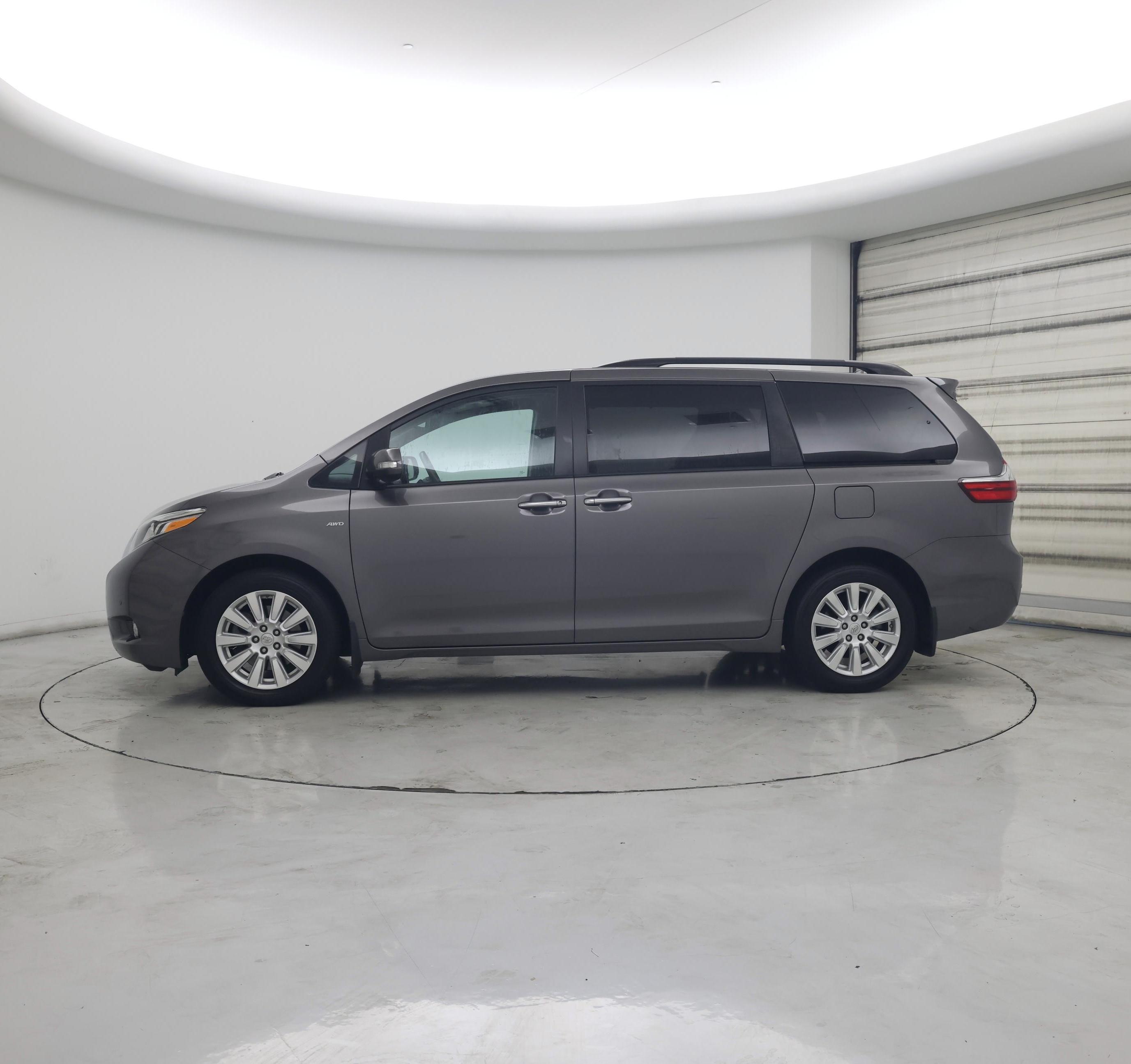Thumbnail: 2017 Toyota Sienna - 3