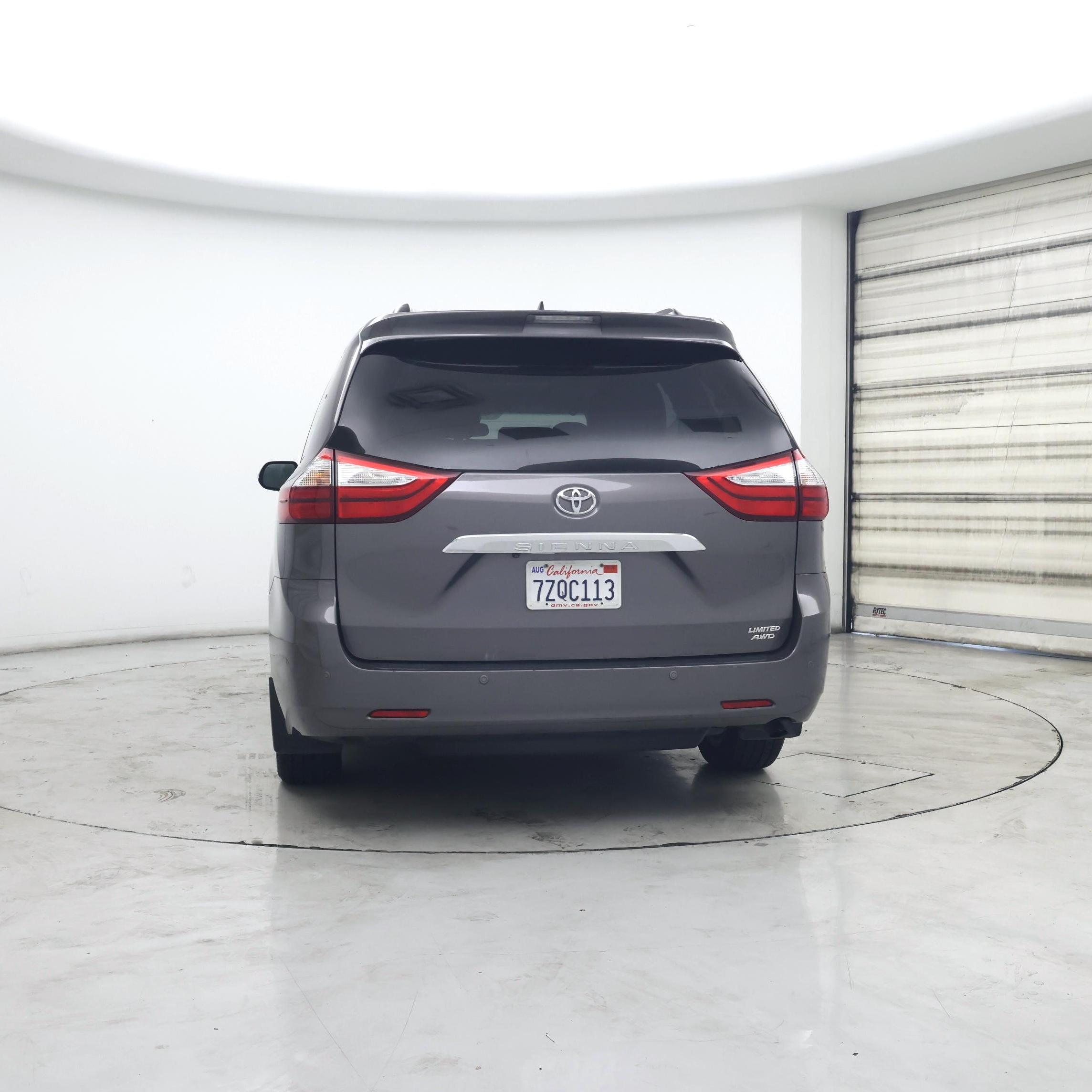 Thumbnail: 2017 Toyota Sienna - 6