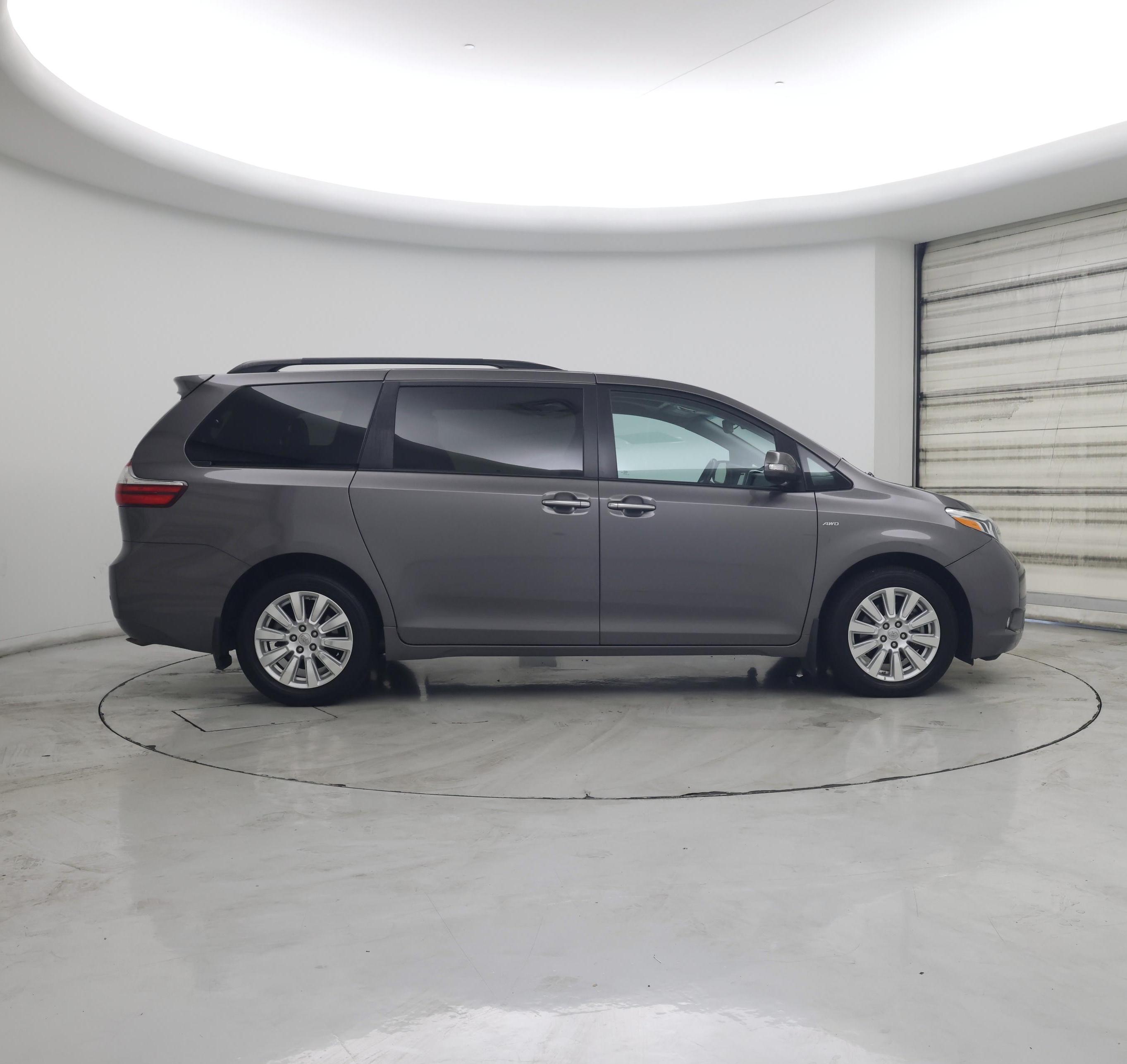 Thumbnail: 2017 Toyota Sienna - 7