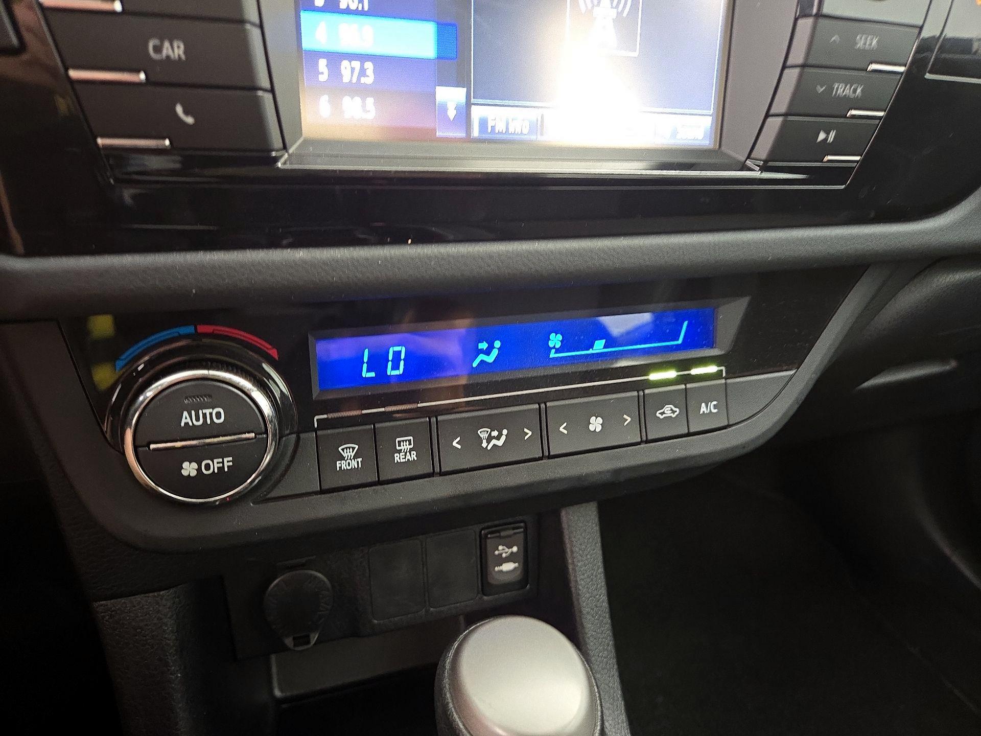 Thumbnail: 2015 Toyota Corolla - 16