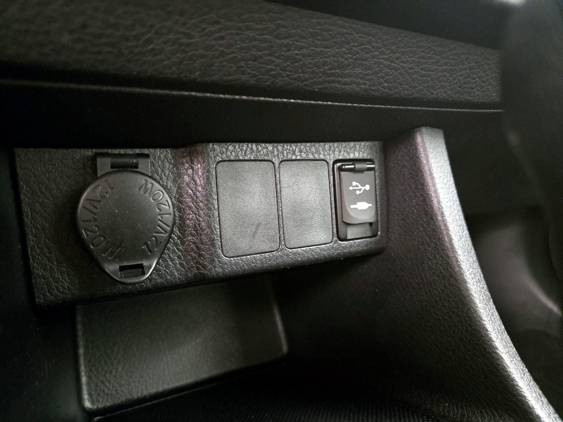 Thumbnail: 2015 Toyota Corolla - 18
