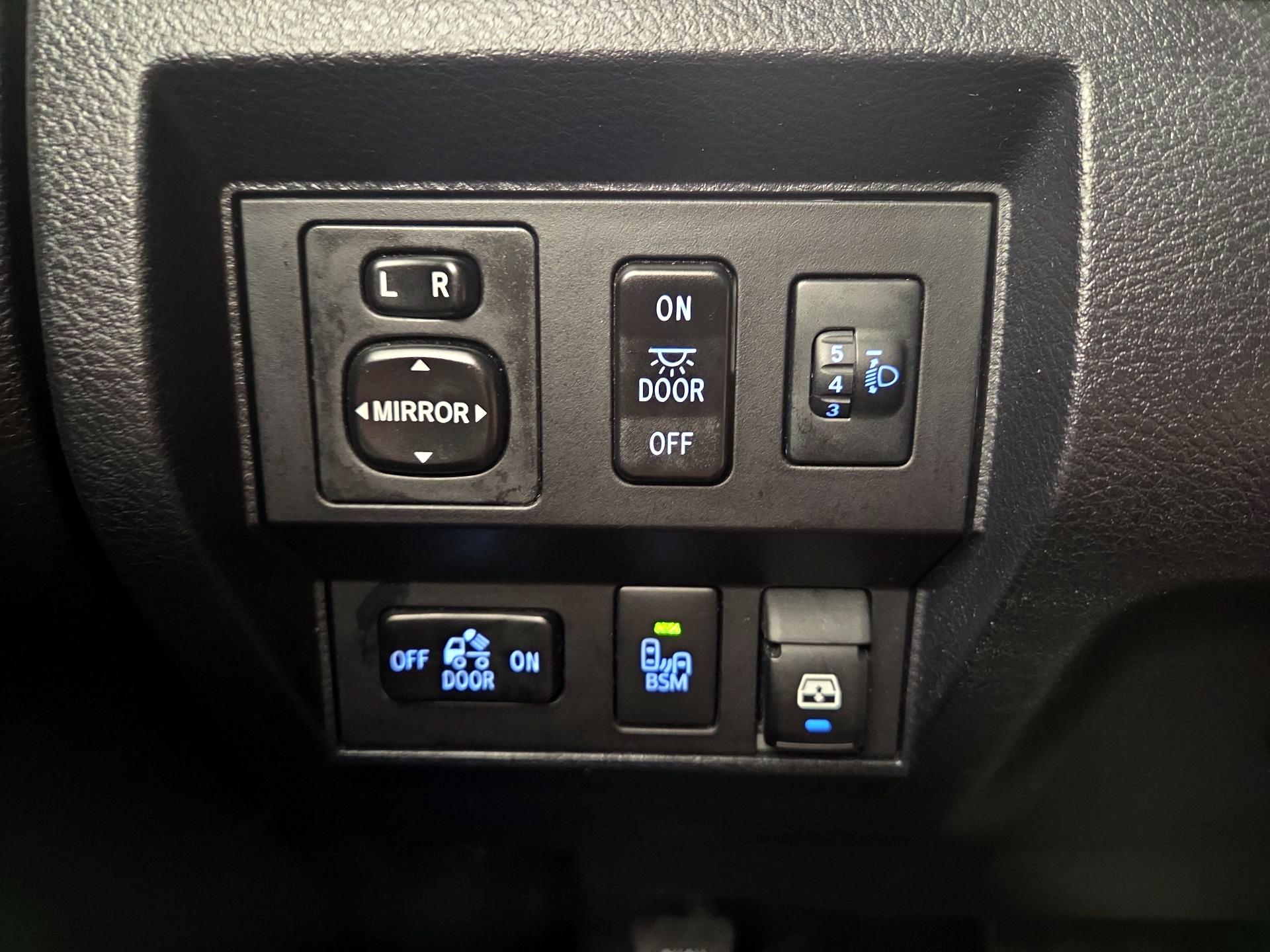 Thumbnail: 2017 Toyota Tundra - 13