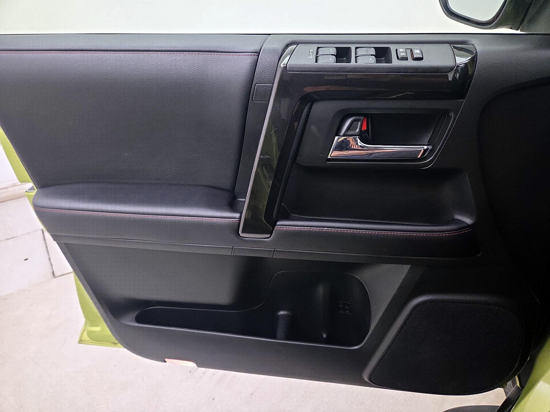 Thumbnail: 2022 Toyota 4Runner - 12