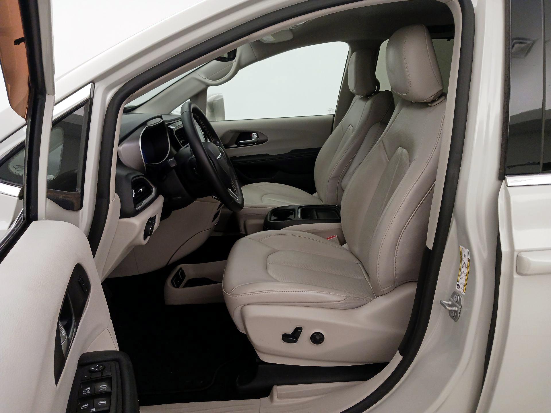 Thumbnail: 2020 Chrysler Pacifica - 11