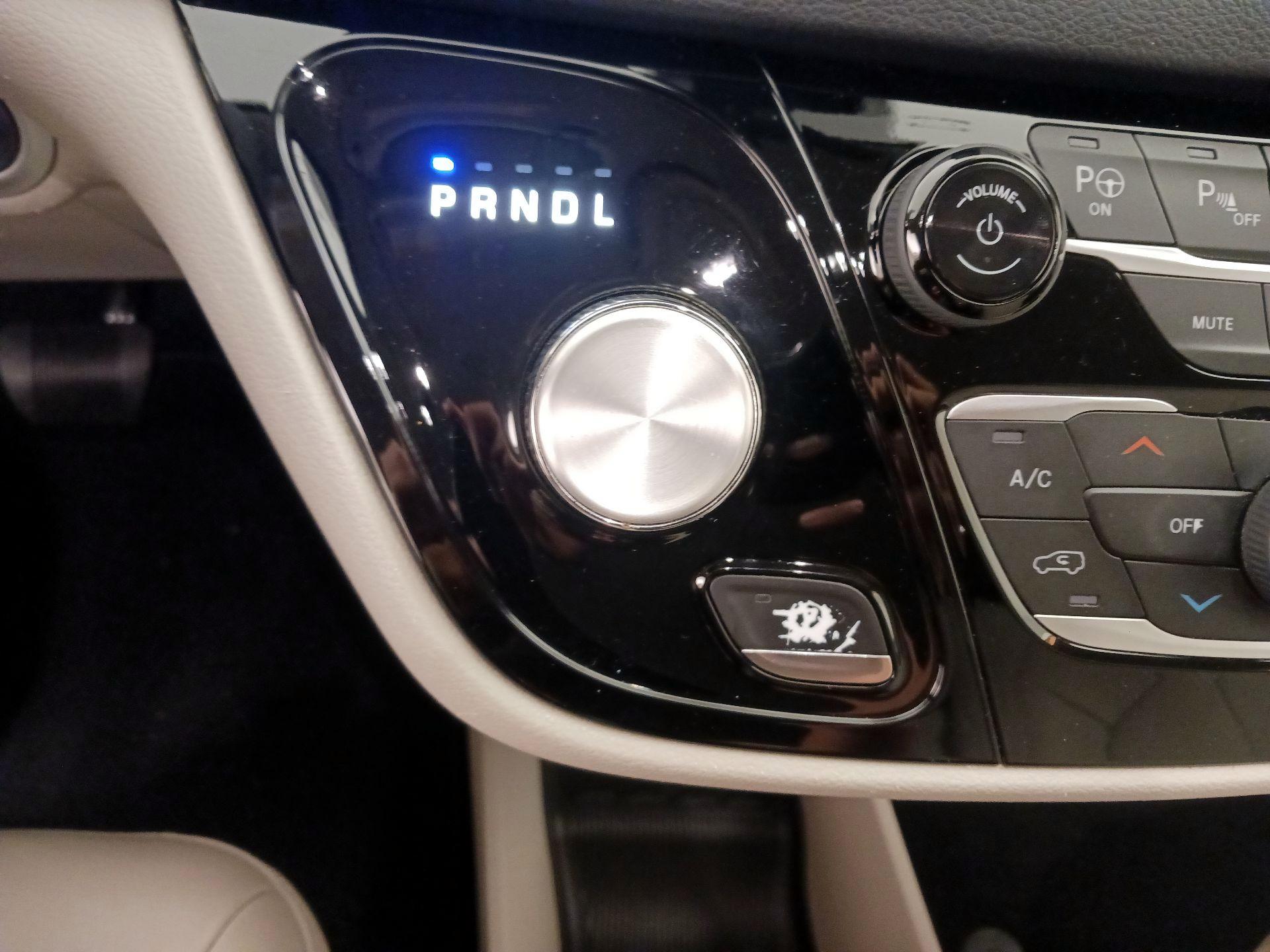 Thumbnail: 2020 Chrysler Pacifica - 18