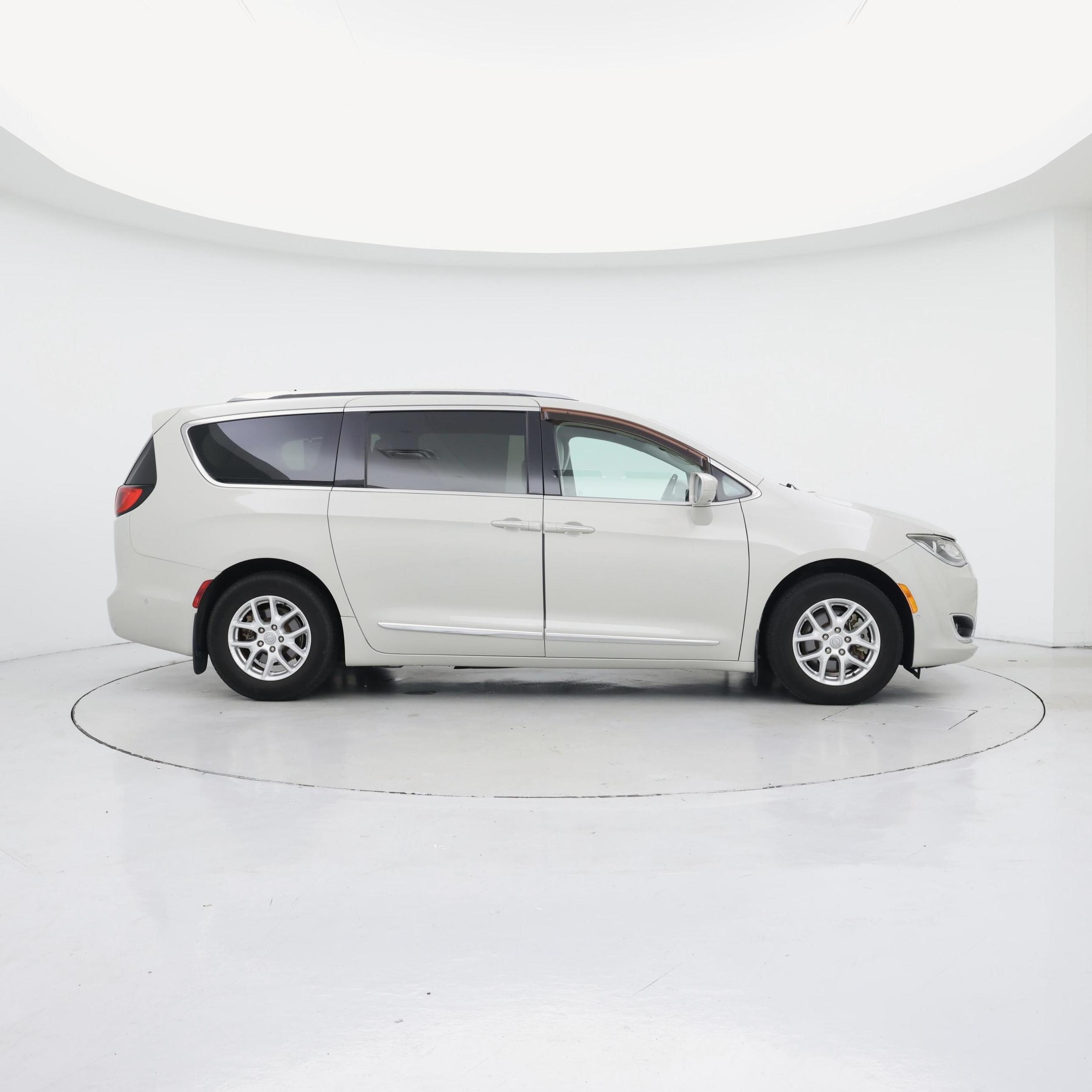 Thumbnail: 2020 Chrysler Pacifica - 7