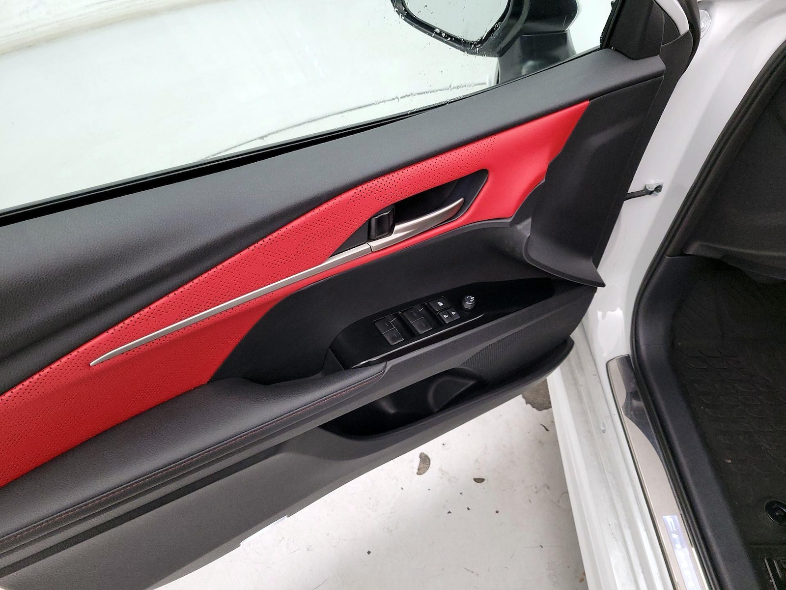 2025 Toyota Camry XSE - Photo 13
