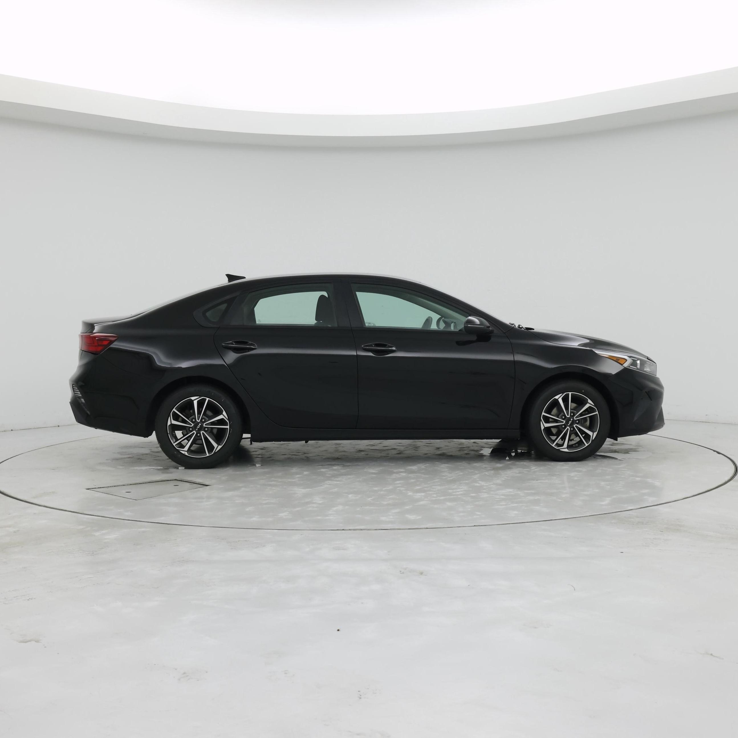 Thumbnail: 2023 Kia Forte - 7