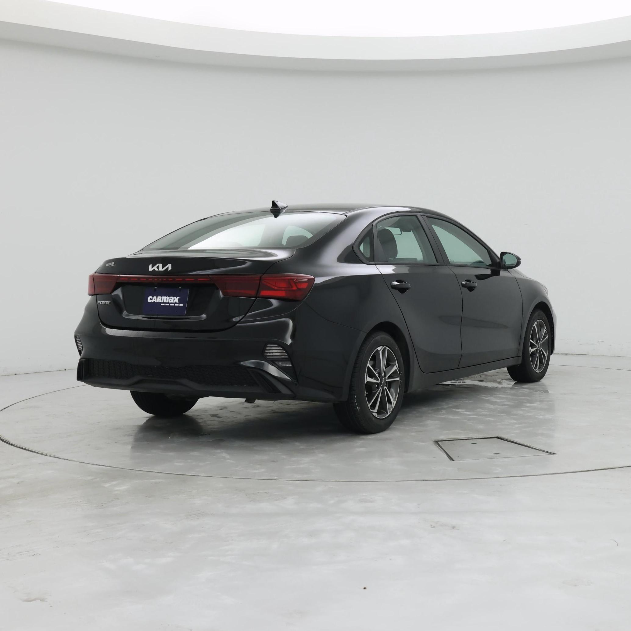 Thumbnail: 2023 Kia Forte - 8