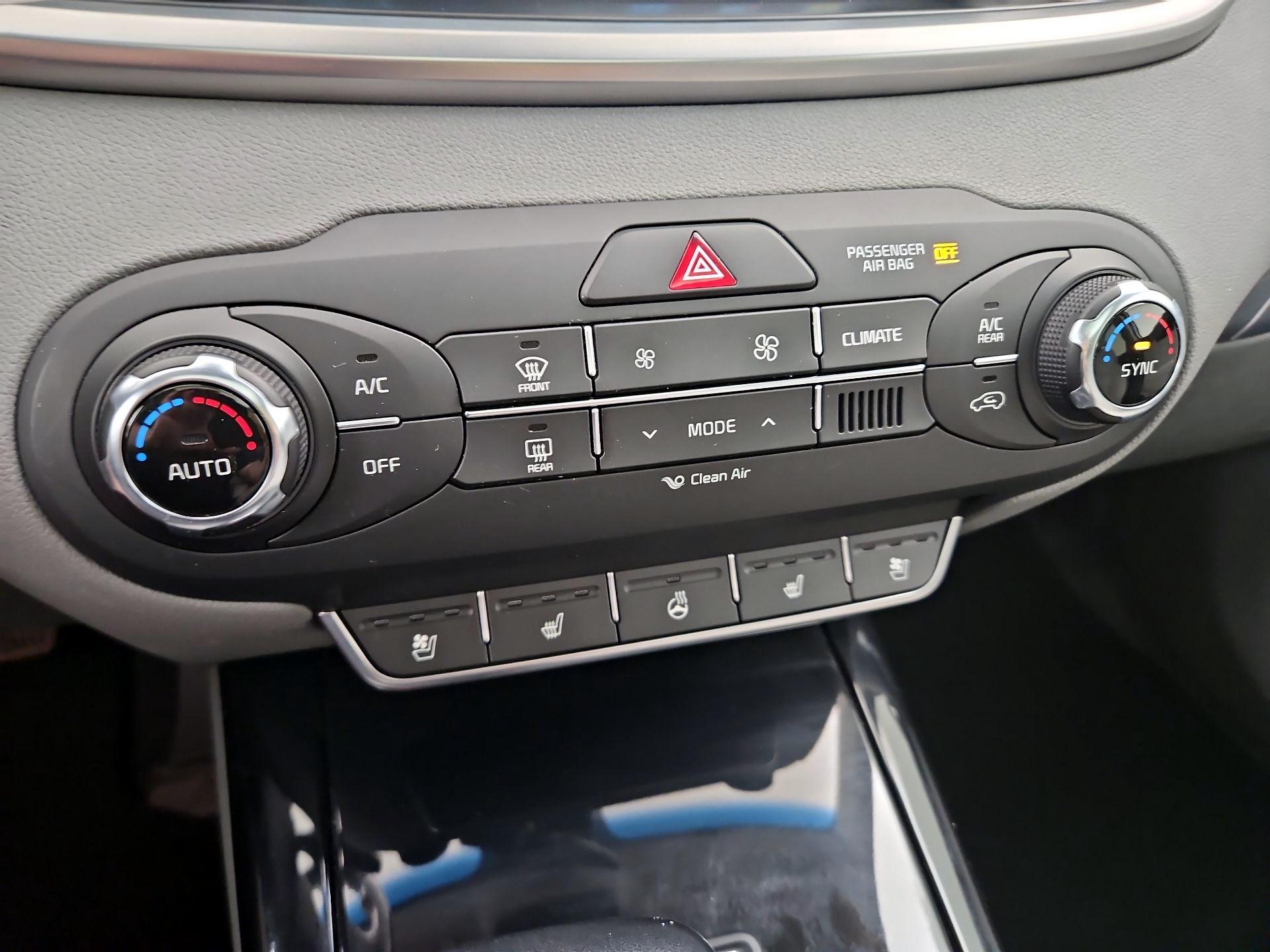 Thumbnail: 2017 Kia Sorento - 17