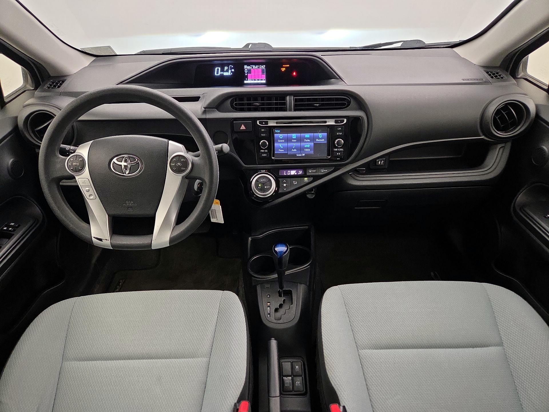 Thumbnail: 2015 Toyota Prius c - 9