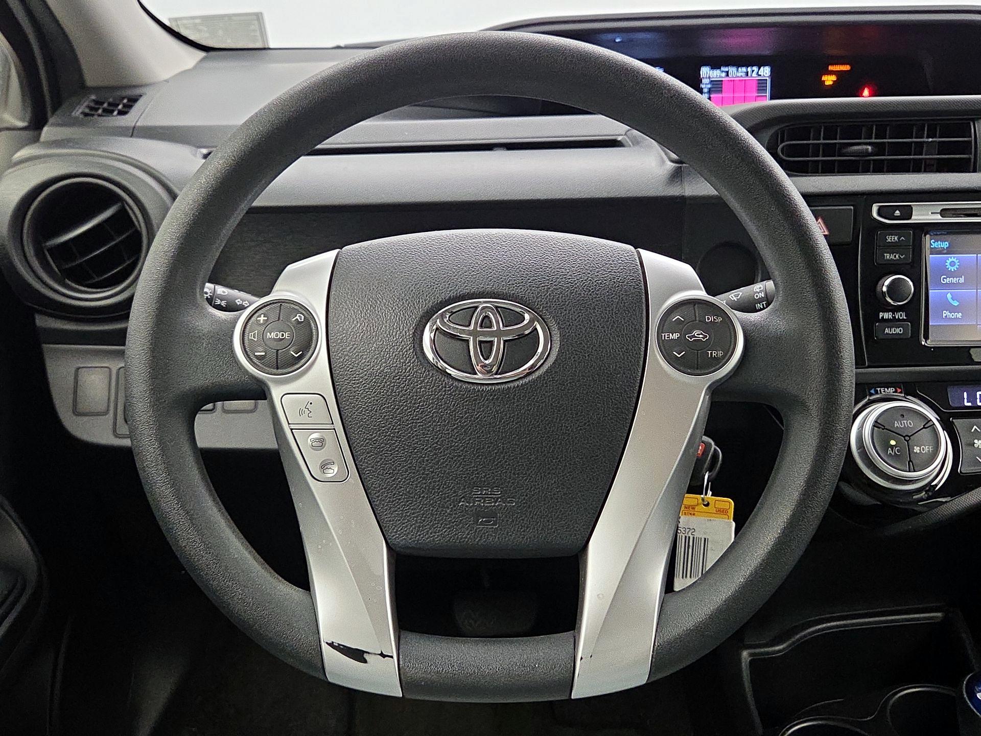 Thumbnail: 2015 Toyota Prius c - 10