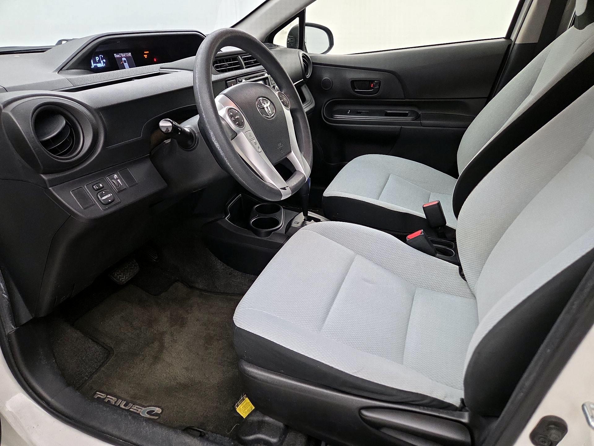 Thumbnail: 2015 Toyota Prius c - 11