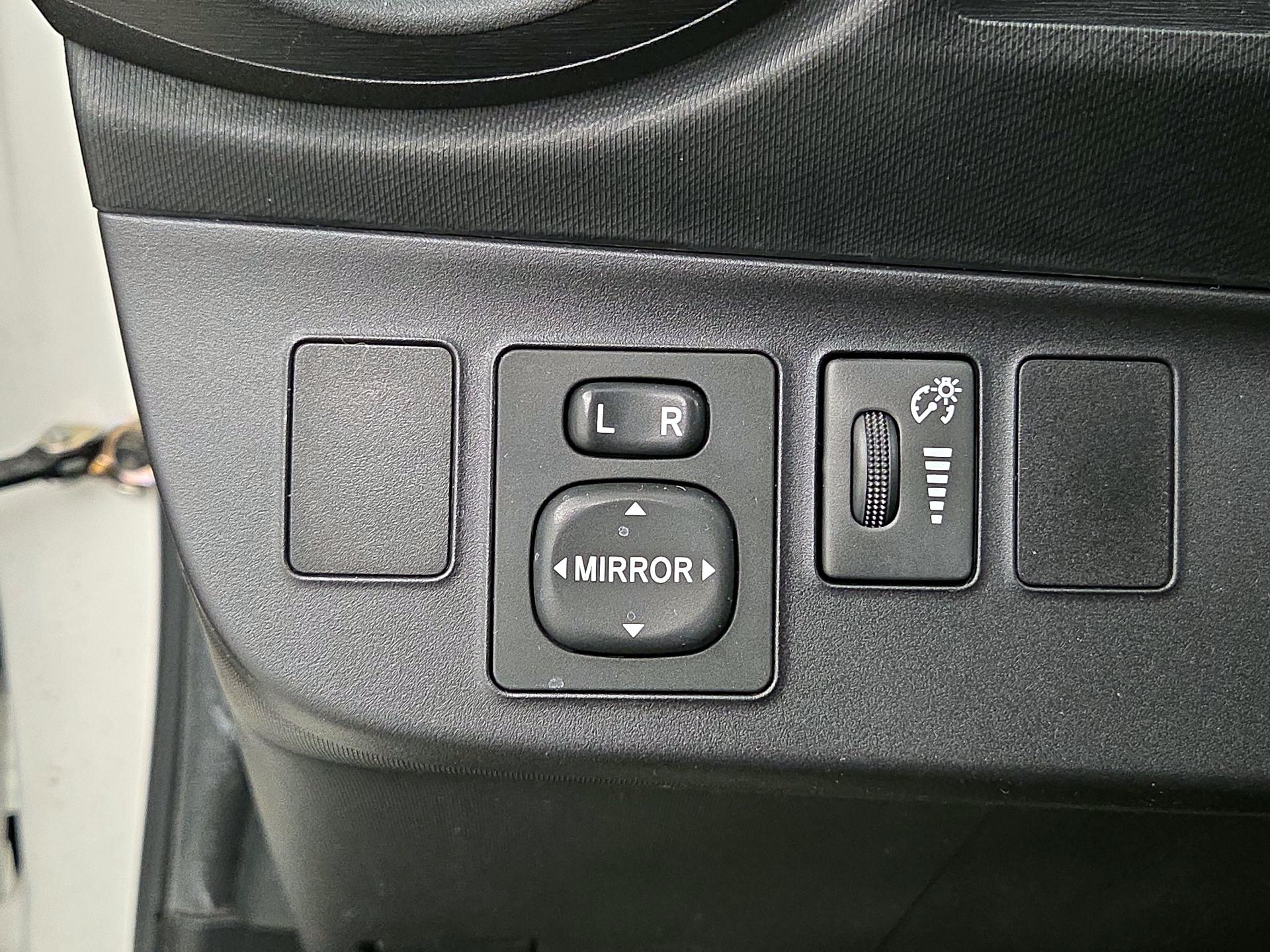 Thumbnail: 2015 Toyota Prius c - 13
