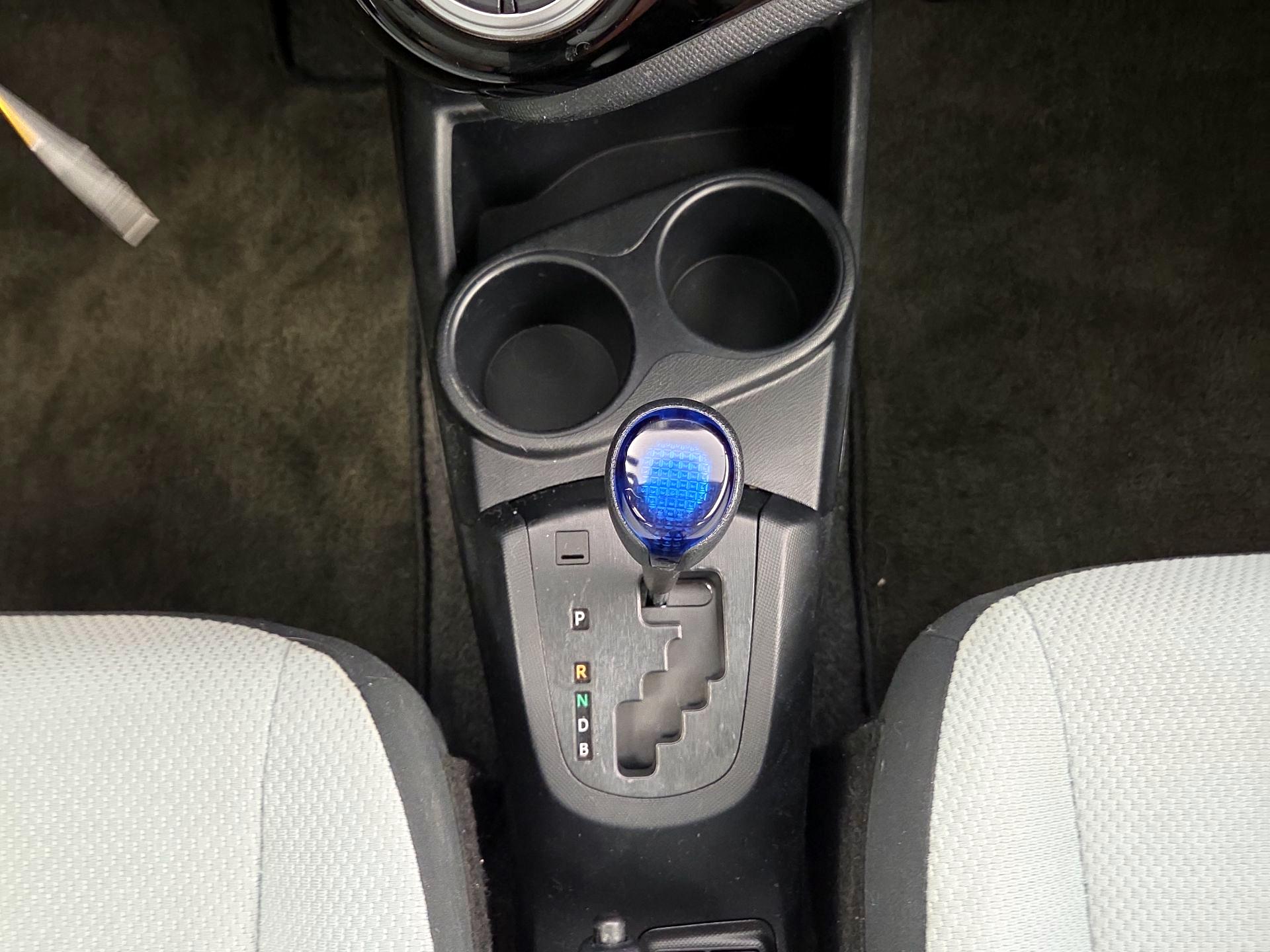 Thumbnail: 2015 Toyota Prius c - 16