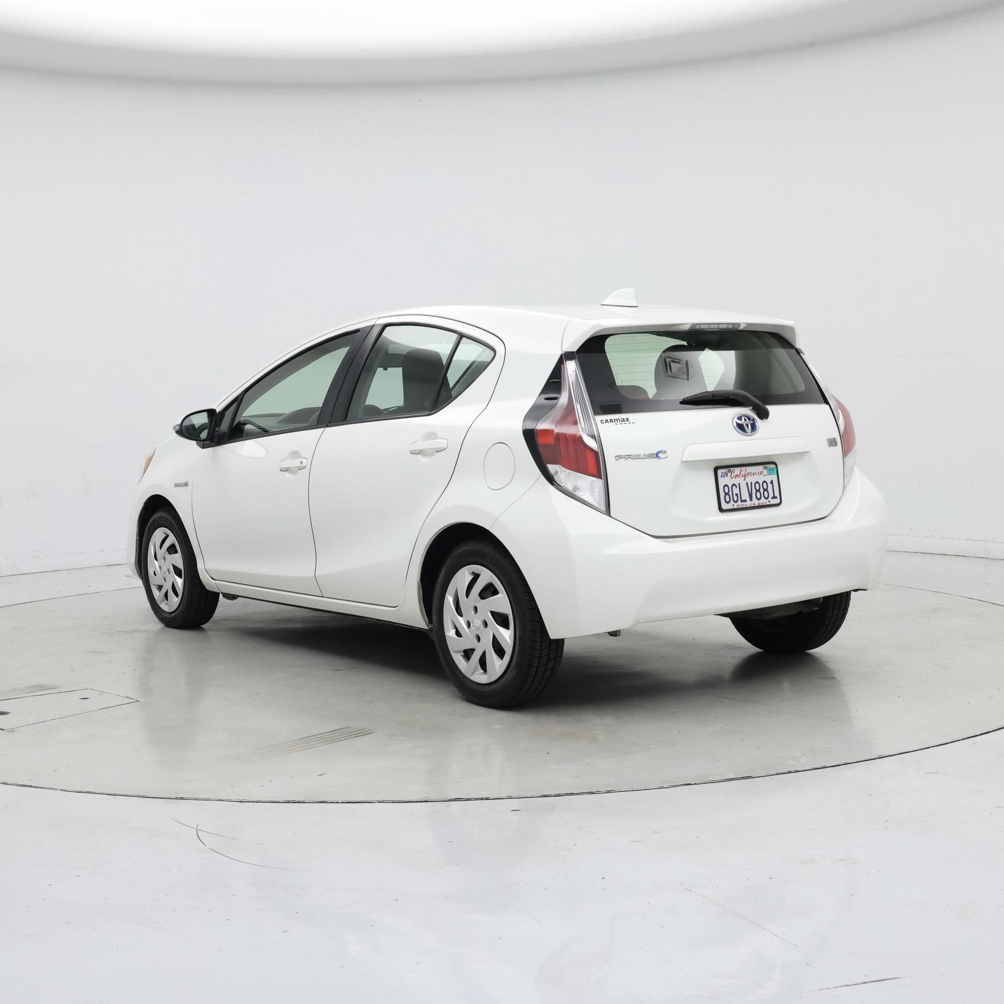 Thumbnail: 2015 Toyota Prius c - 2