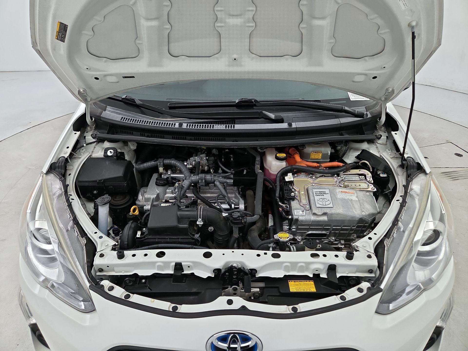 Thumbnail: 2015 Toyota Prius c - 20