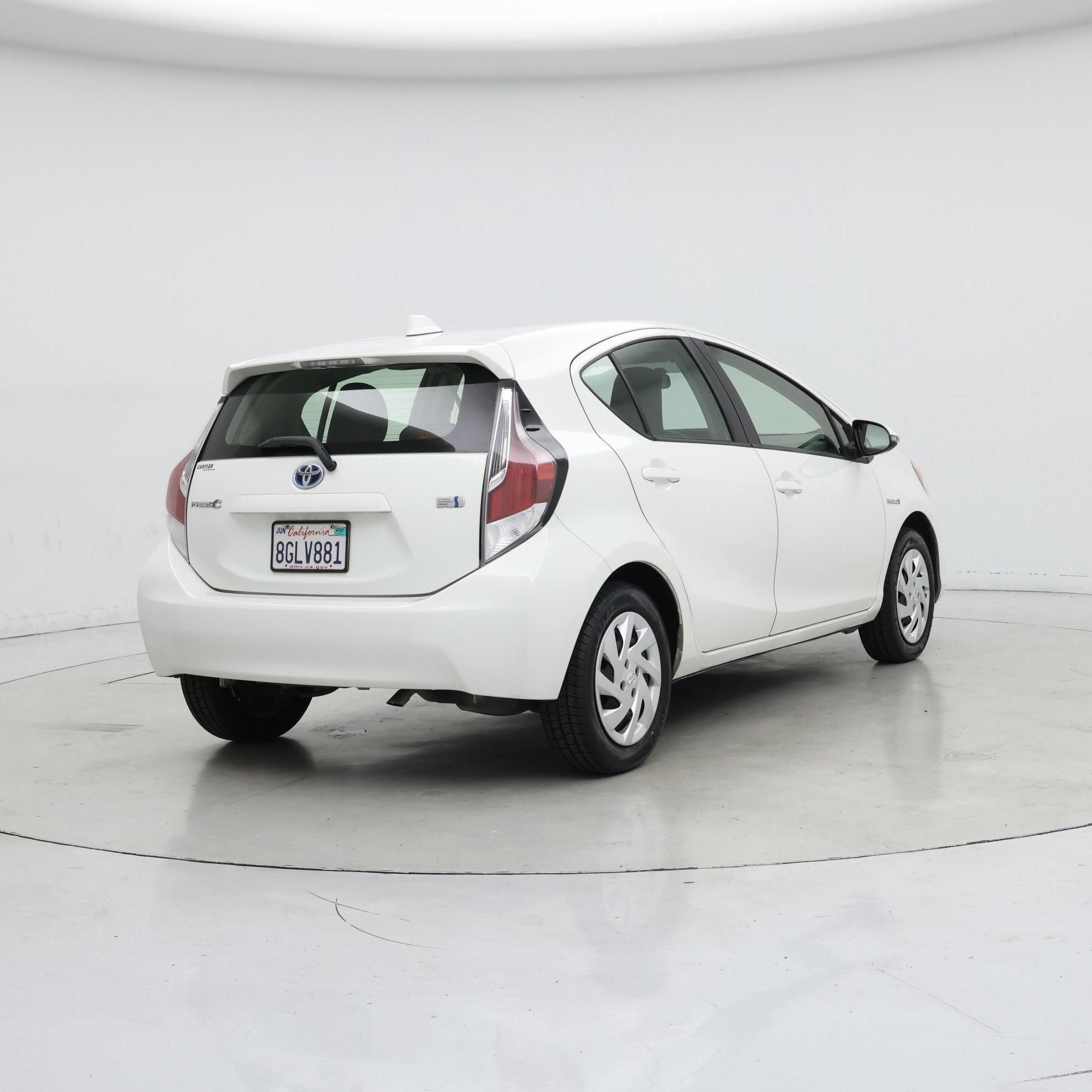 Thumbnail: 2015 Toyota Prius c - 8