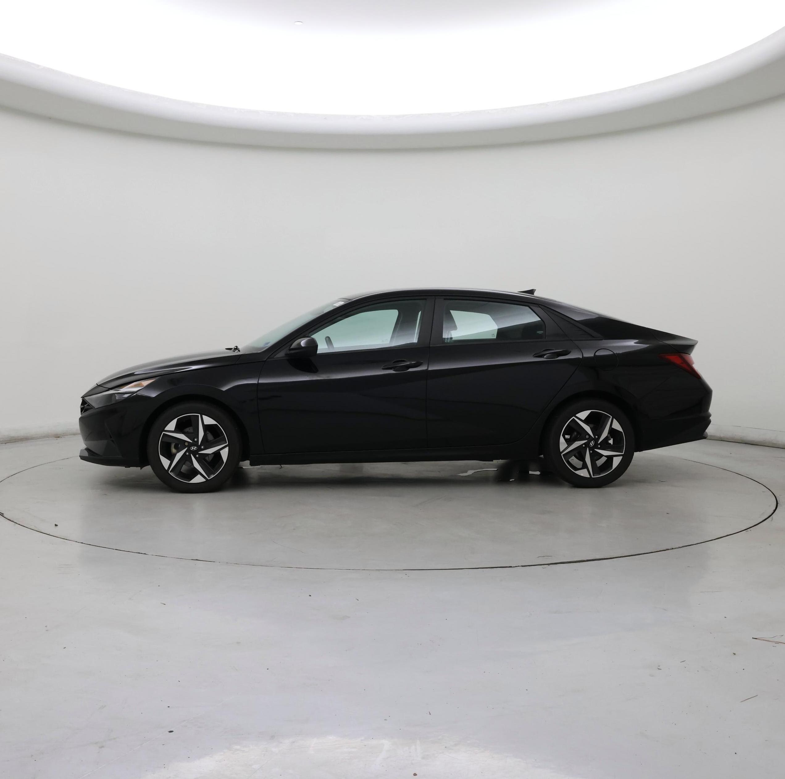 Thumbnail: 2023 Hyundai Elantra - 3