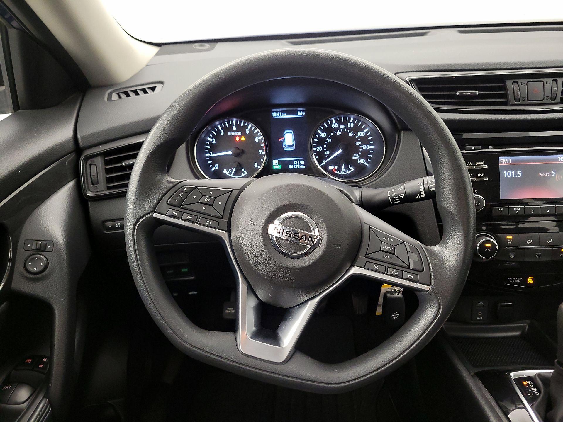 Thumbnail: 2017 Nissan Rogue - 10